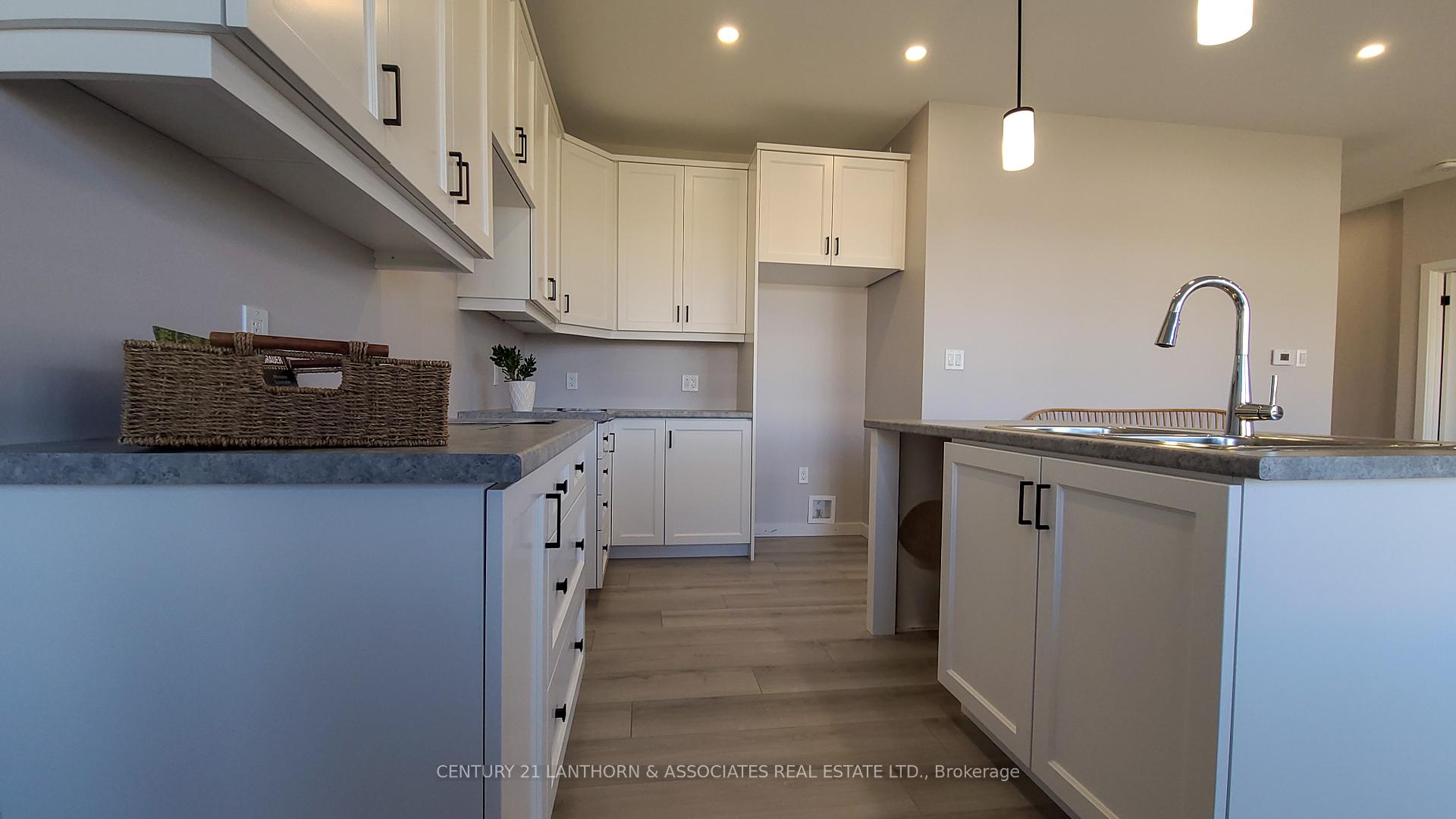 Photo 5 of 28 Summit Crescent, Belleville, Belleville Ward — HOMEH