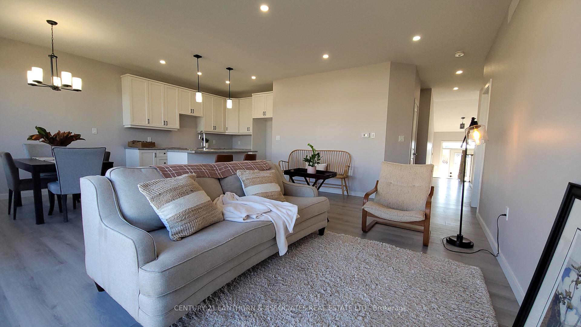 Photo 10 of 28 Summit Crescent, Belleville, Belleville Ward — HOMEH