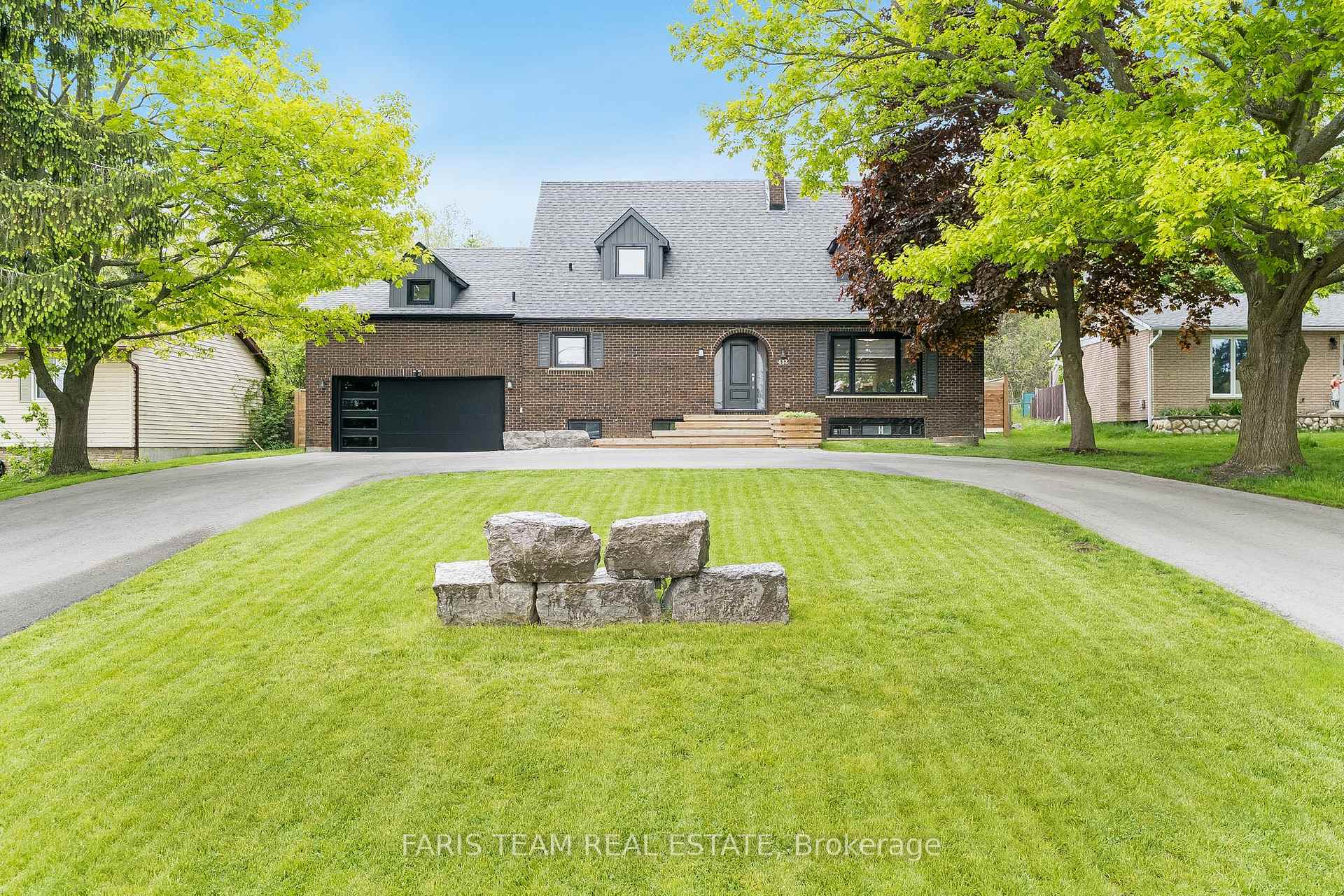 Photo 2 of 432 Edgehill Drive, Barrie, Edgehill Drive — HOMEH