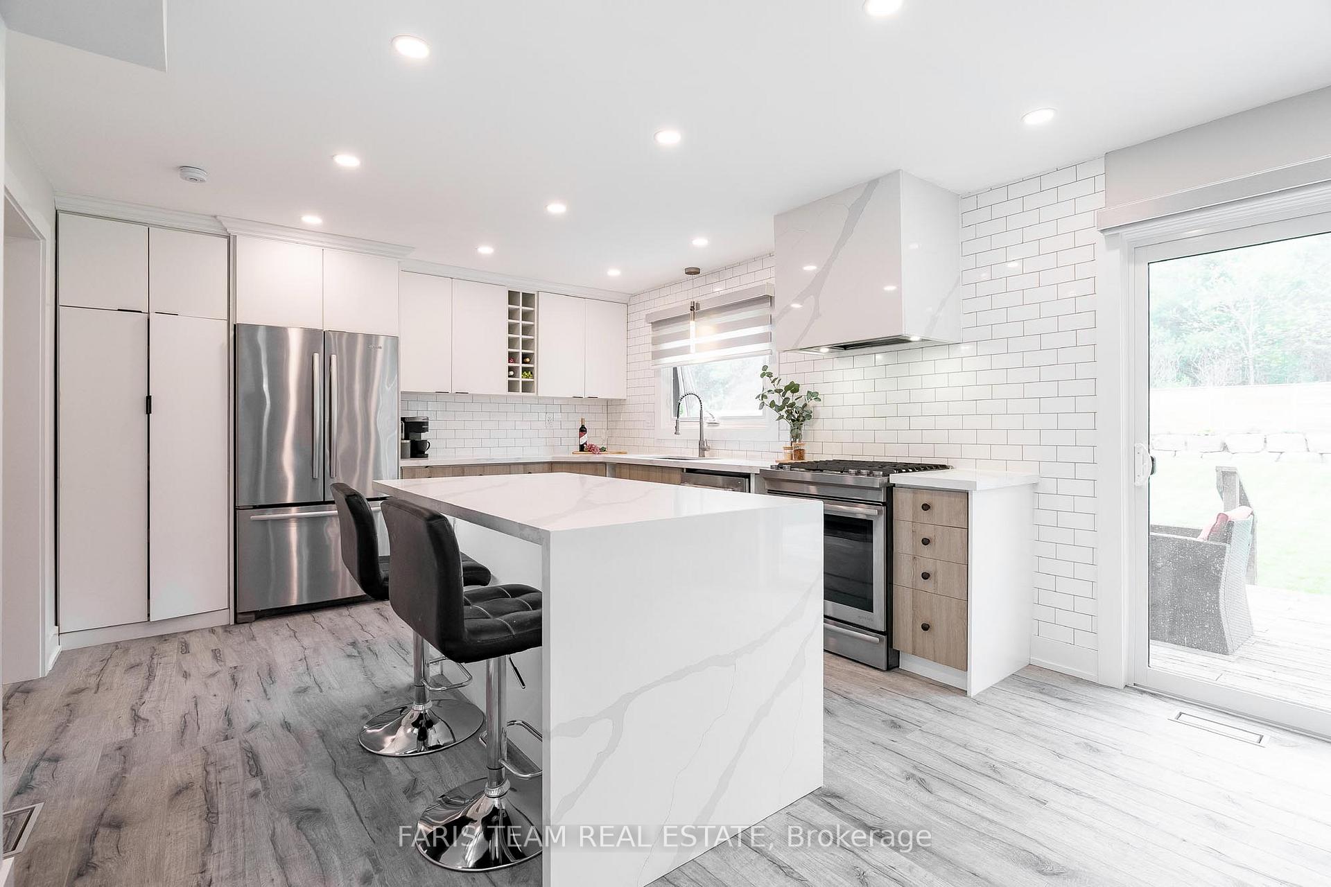 Photo 4 of 432 Edgehill Drive, Barrie, Edgehill Drive — HOMEH