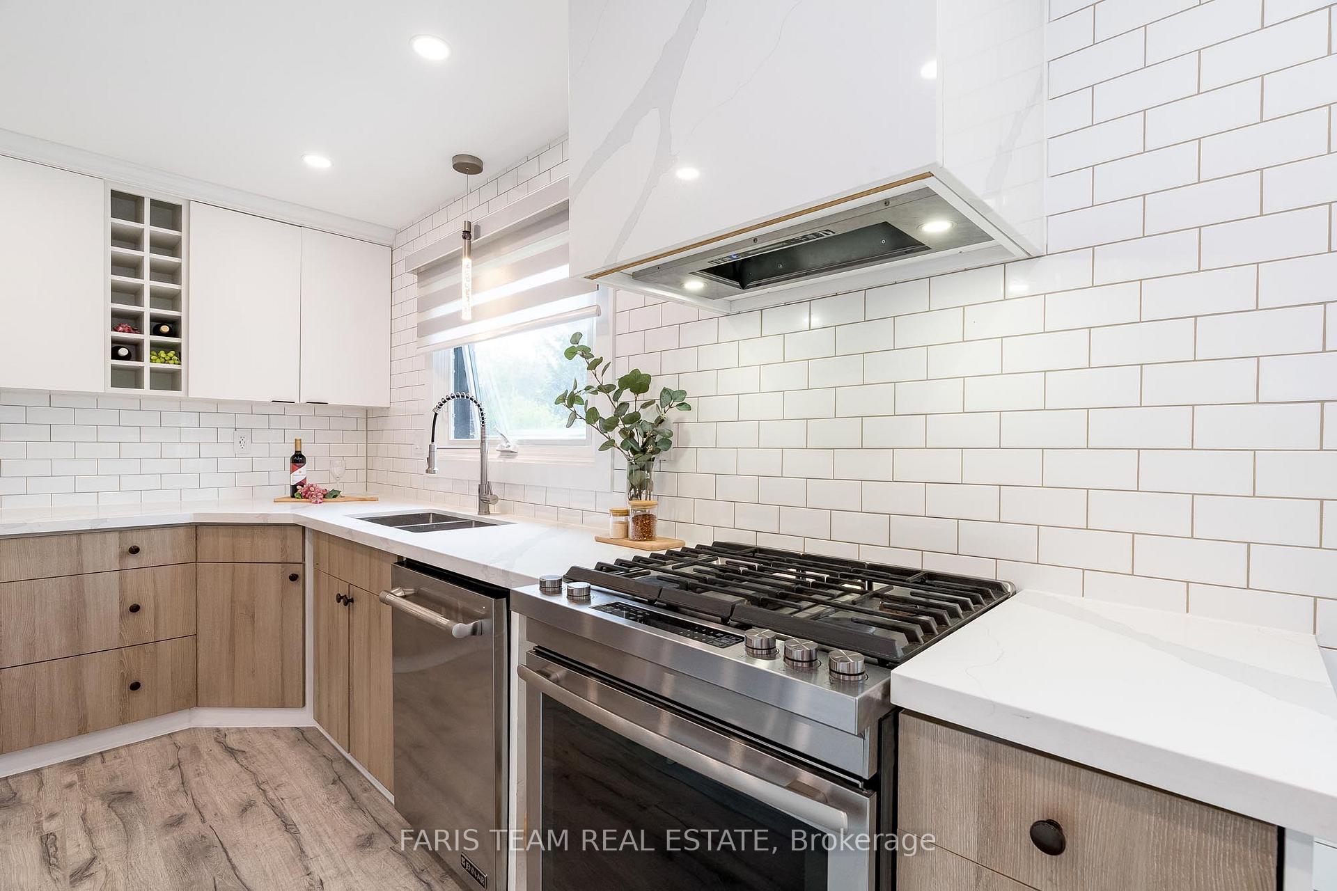 Photo 6 of 432 Edgehill Drive, Barrie, Edgehill Drive — HOMEH