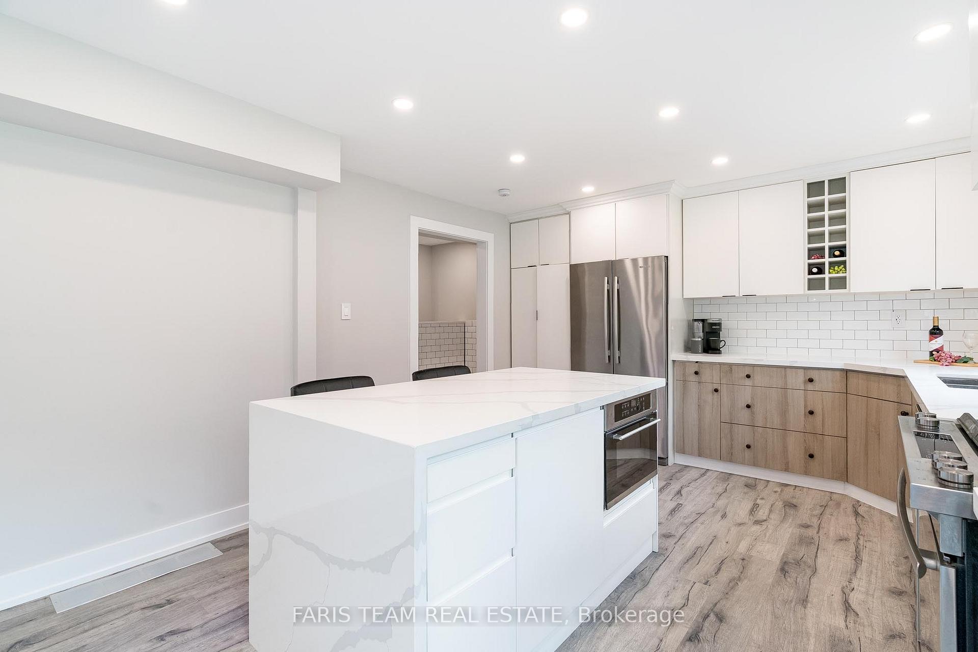 Photo 7 of 432 Edgehill Drive, Barrie, Edgehill Drive — HOMEH