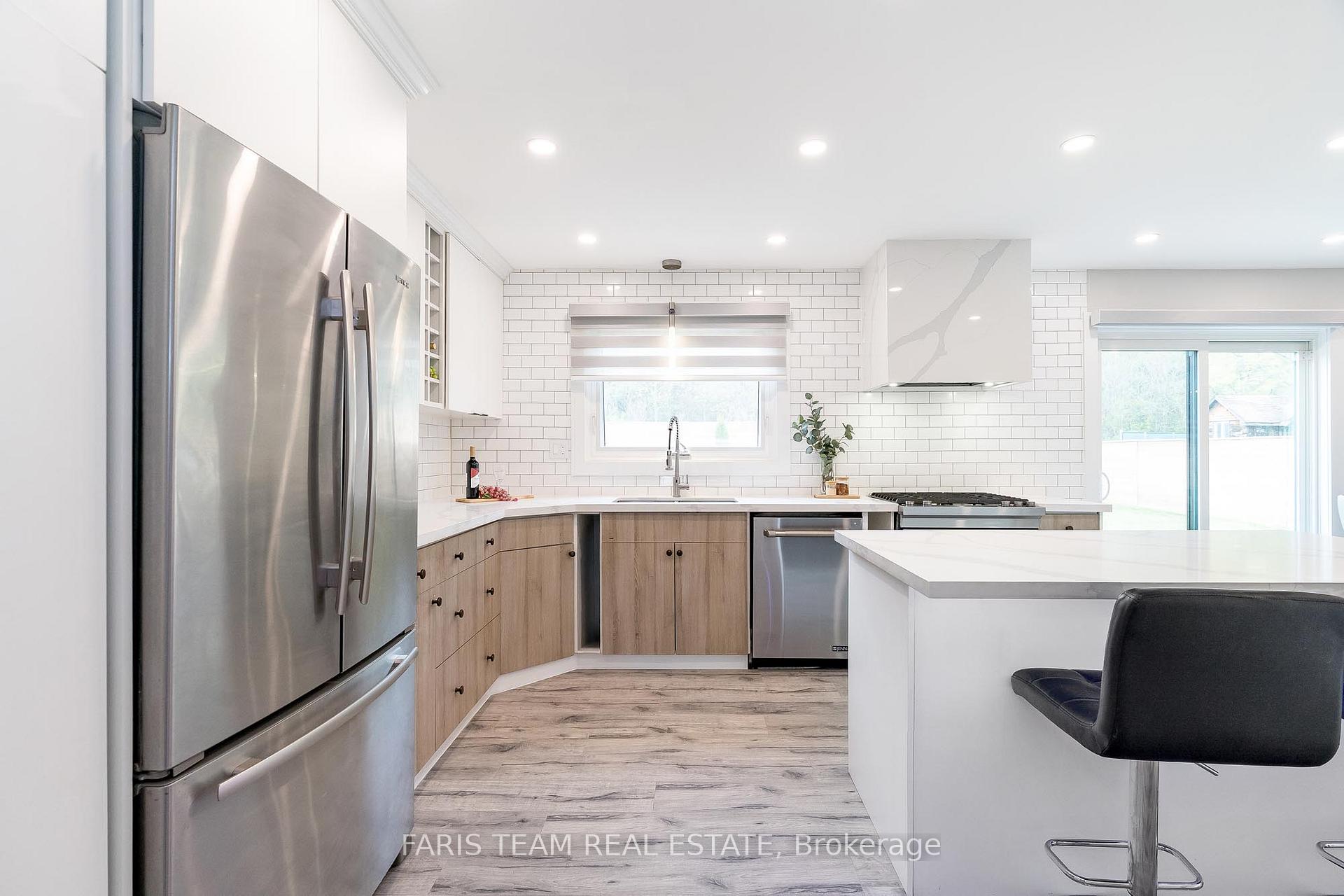 Photo 8 of 432 Edgehill Drive, Barrie, Edgehill Drive — HOMEH