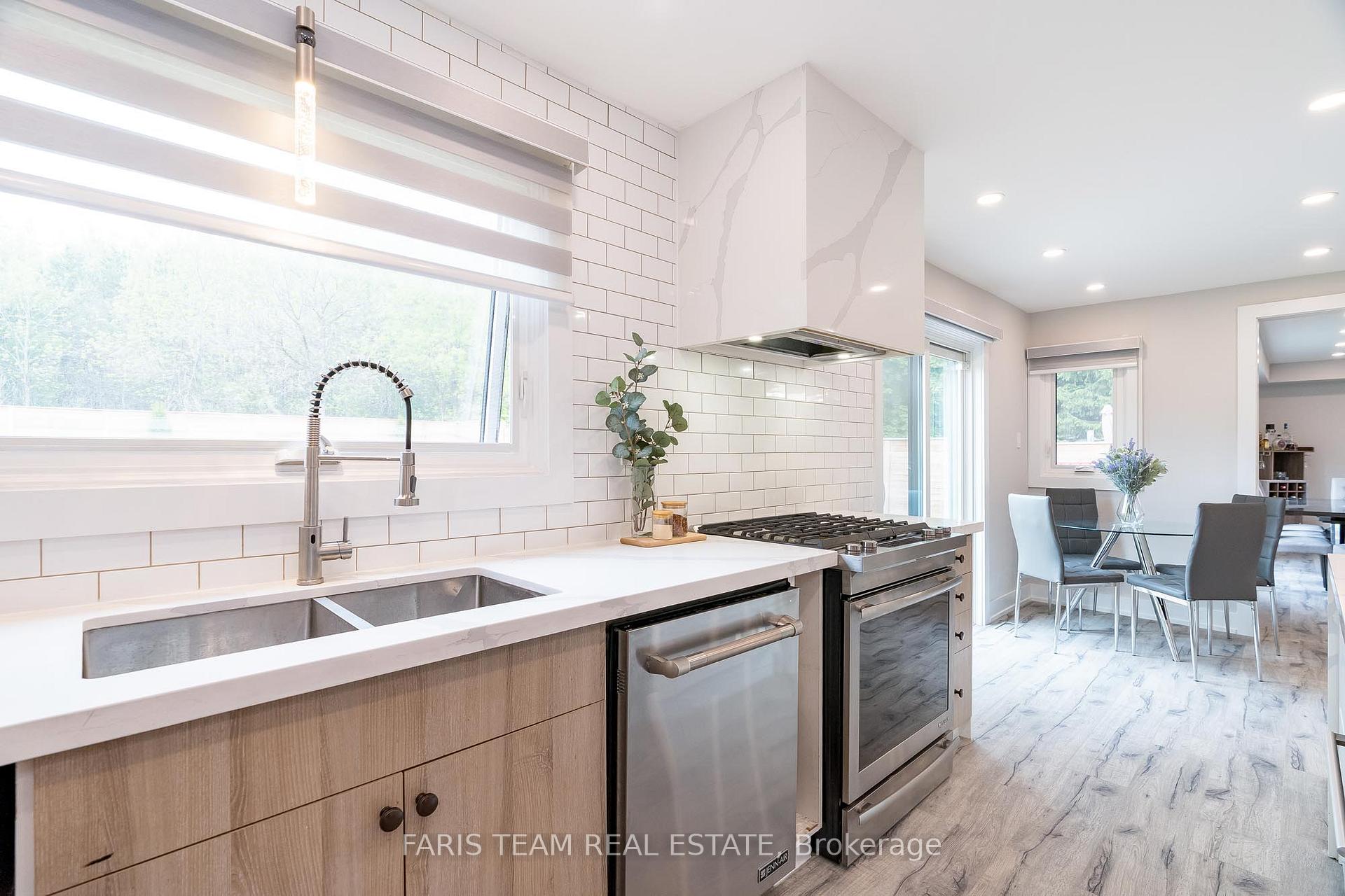 Photo 9 of 432 Edgehill Drive, Barrie, Edgehill Drive — HOMEH