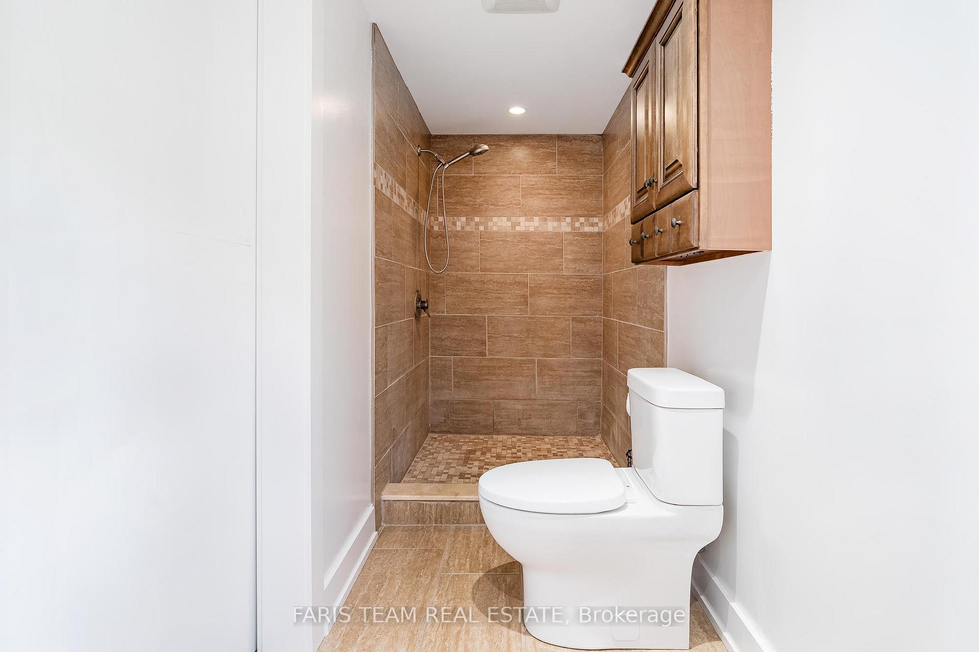 Photo 22 of 432 Edgehill Drive, Barrie, Edgehill Drive — HOMEH