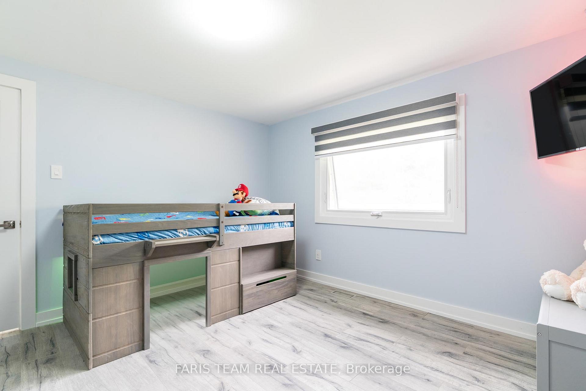 Photo 25 of 432 Edgehill Drive, Barrie, Edgehill Drive — HOMEH