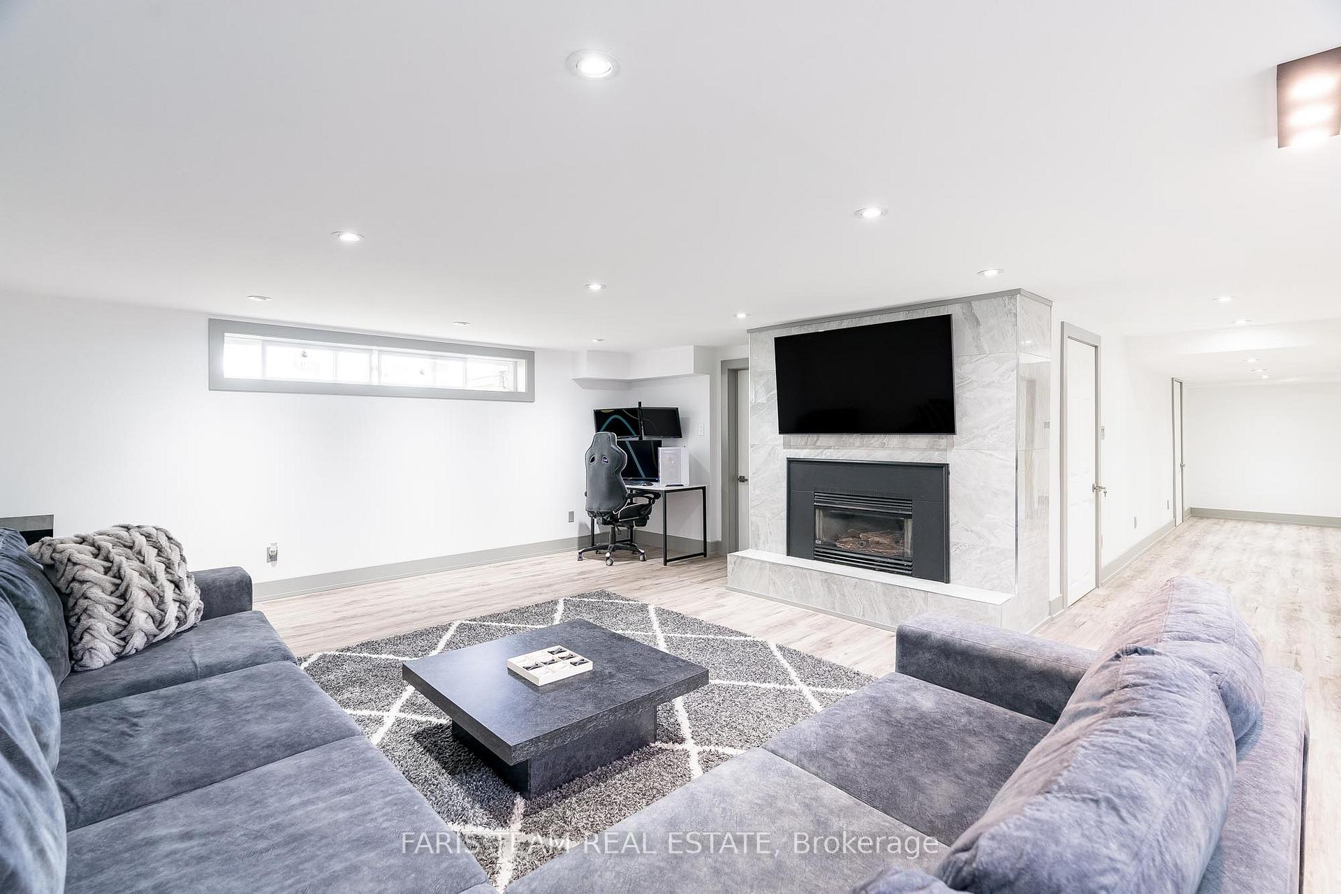Photo 30 of 432 Edgehill Drive, Barrie, Edgehill Drive — HOMEH