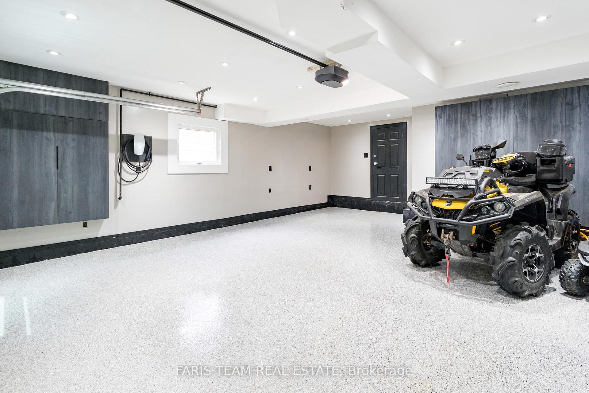 Photo 32 of 432 Edgehill Drive, Barrie, Edgehill Drive — HOMEH