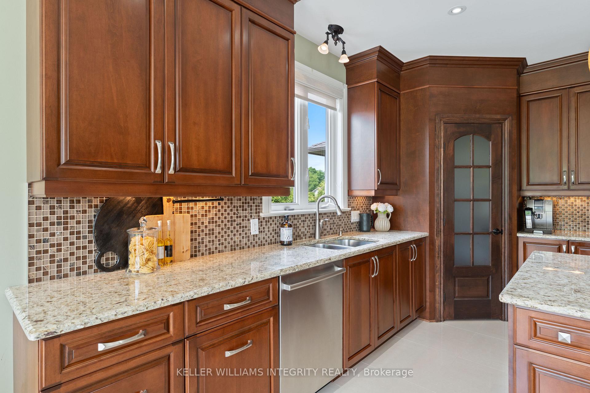 Photo 4 of 6373 Blossom Trail Drive, Ottawa, Greely — HOMEH
