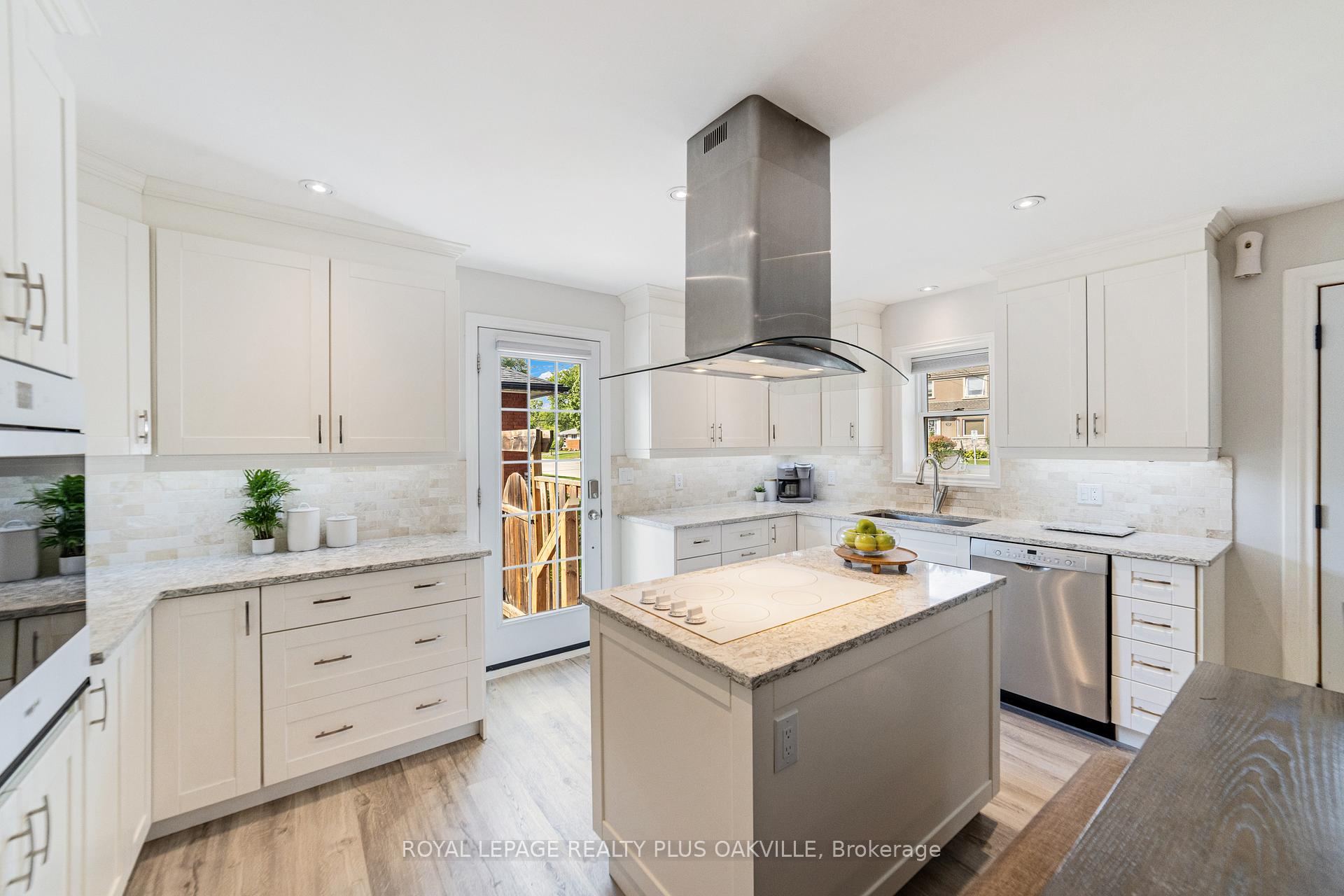Photo 8 of 149 West 32nd Street, Hamilton, Westcliffe — HOMEH