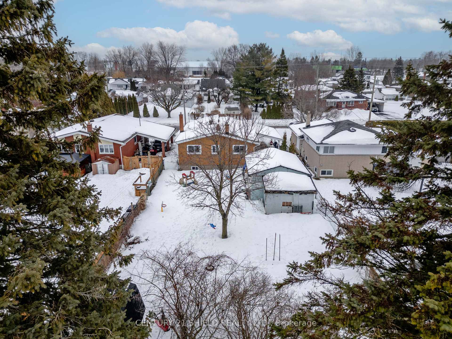 Photo 3 of 304 Wallrich Avenue, Cornwall — HOMEH