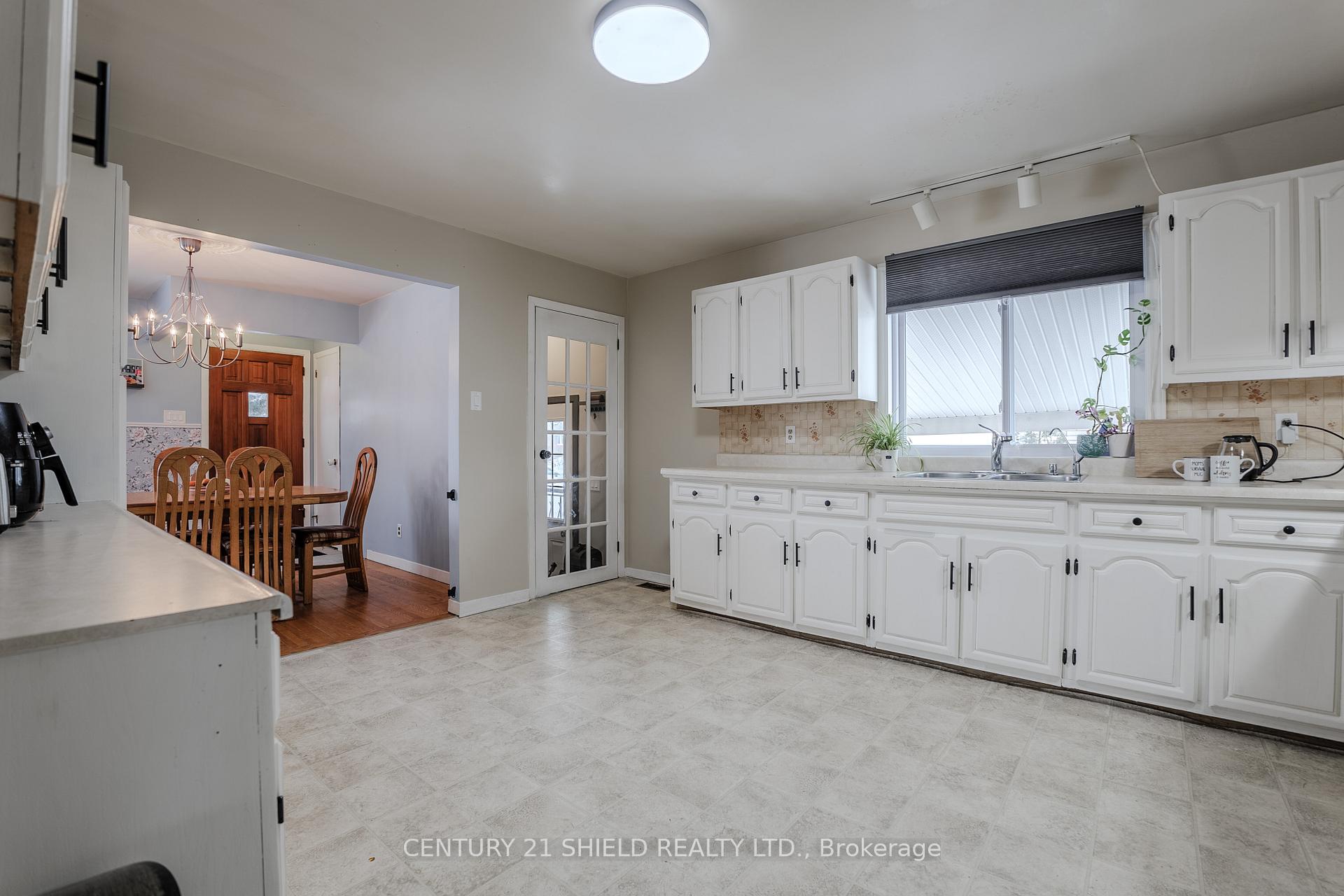 Photo 10 of 304 Wallrich Avenue, Cornwall — HOMEH