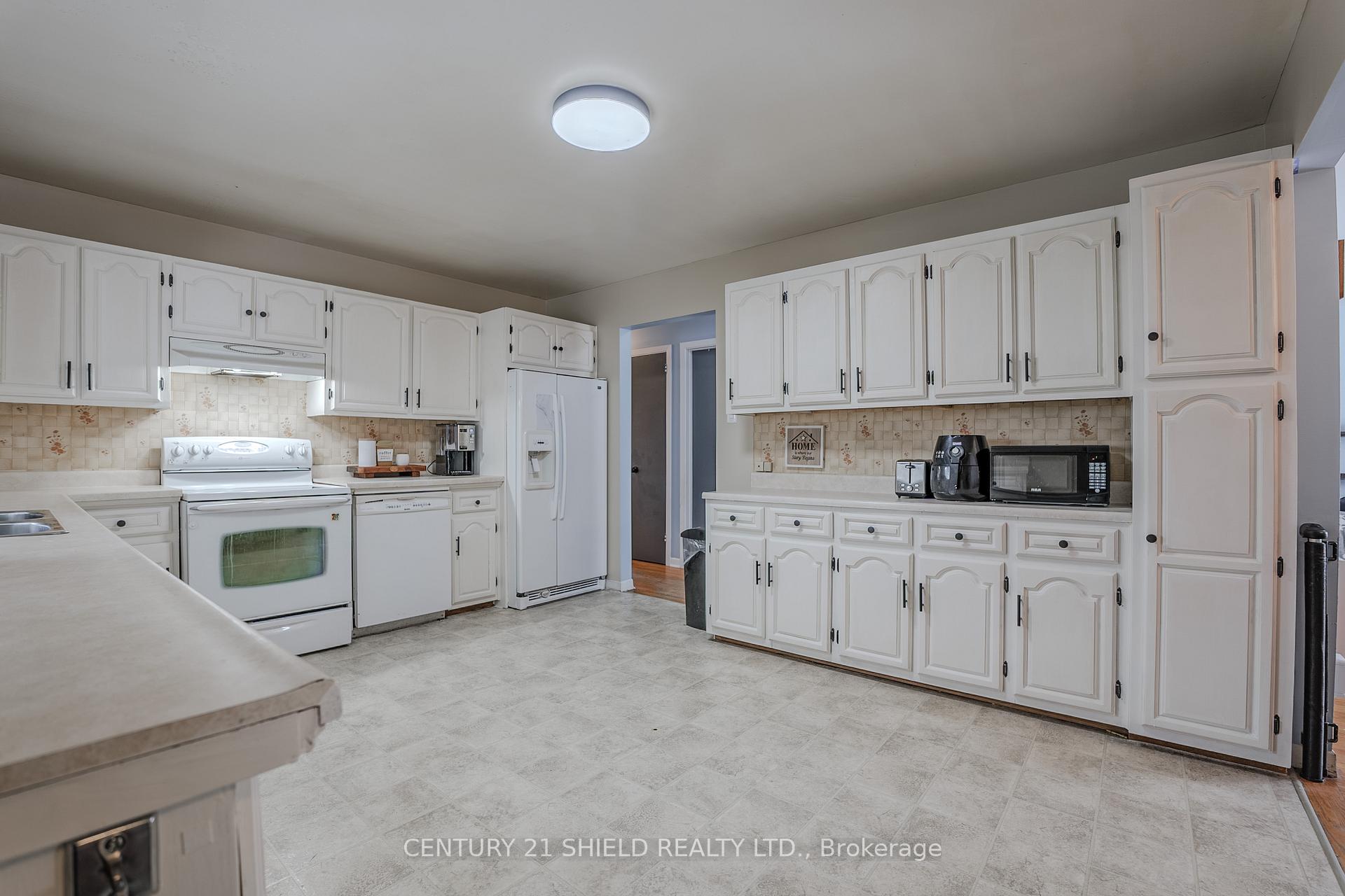 Photo 11 of 304 Wallrich Avenue, Cornwall — HOMEH