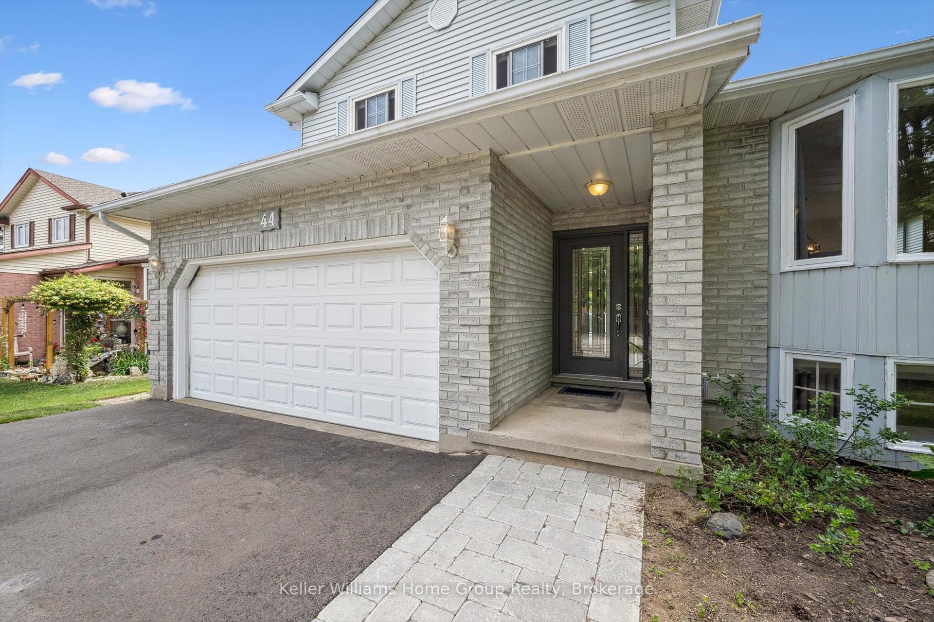 Photo 4 of 44 Greenwich Drive, Guelph, Willow West/Sugarbush/West Acres — HOMEH