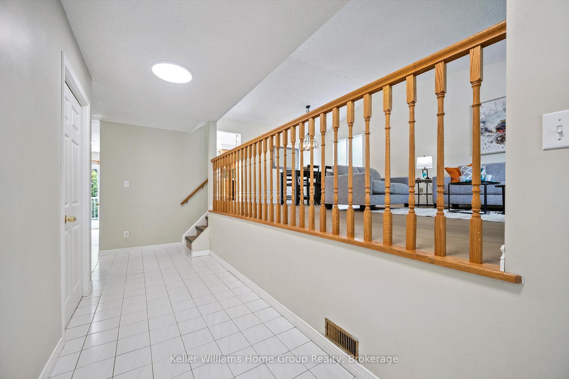 Photo 5 of 44 Greenwich Drive, Guelph, Willow West/Sugarbush/West Acres — HOMEH