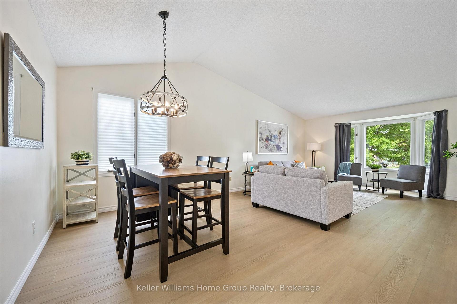 Photo 6 of 44 Greenwich Drive, Guelph, Willow West/Sugarbush/West Acres — HOMEH
