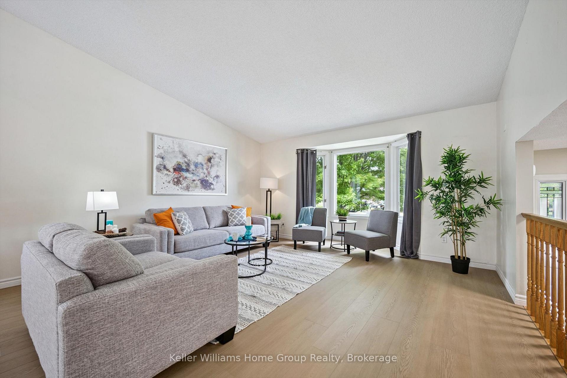 Photo 8 of 44 Greenwich Drive, Guelph, Willow West/Sugarbush/West Acres — HOMEH