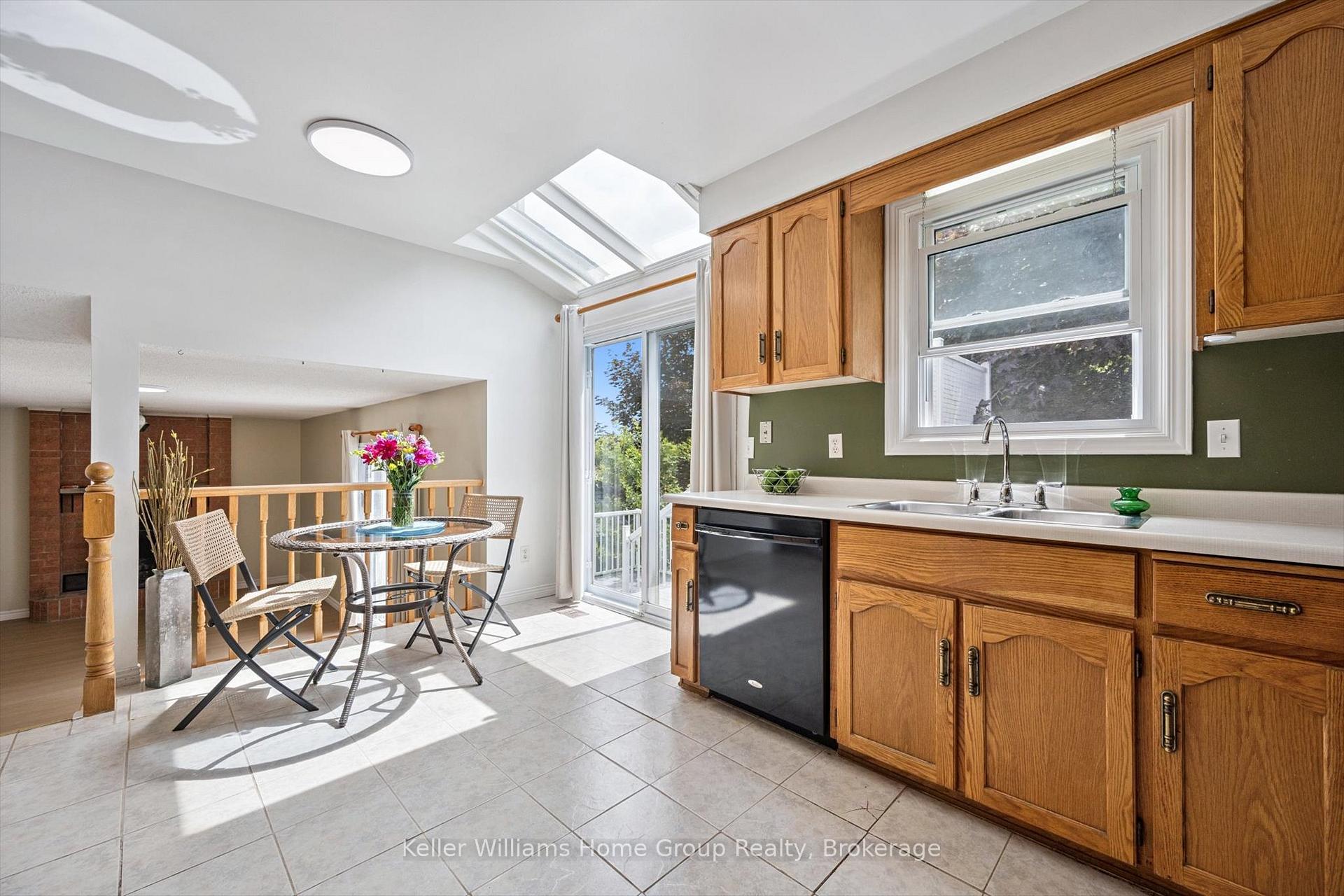 Photo 13 of 44 Greenwich Drive, Guelph, Willow West/Sugarbush/West Acres — HOMEH