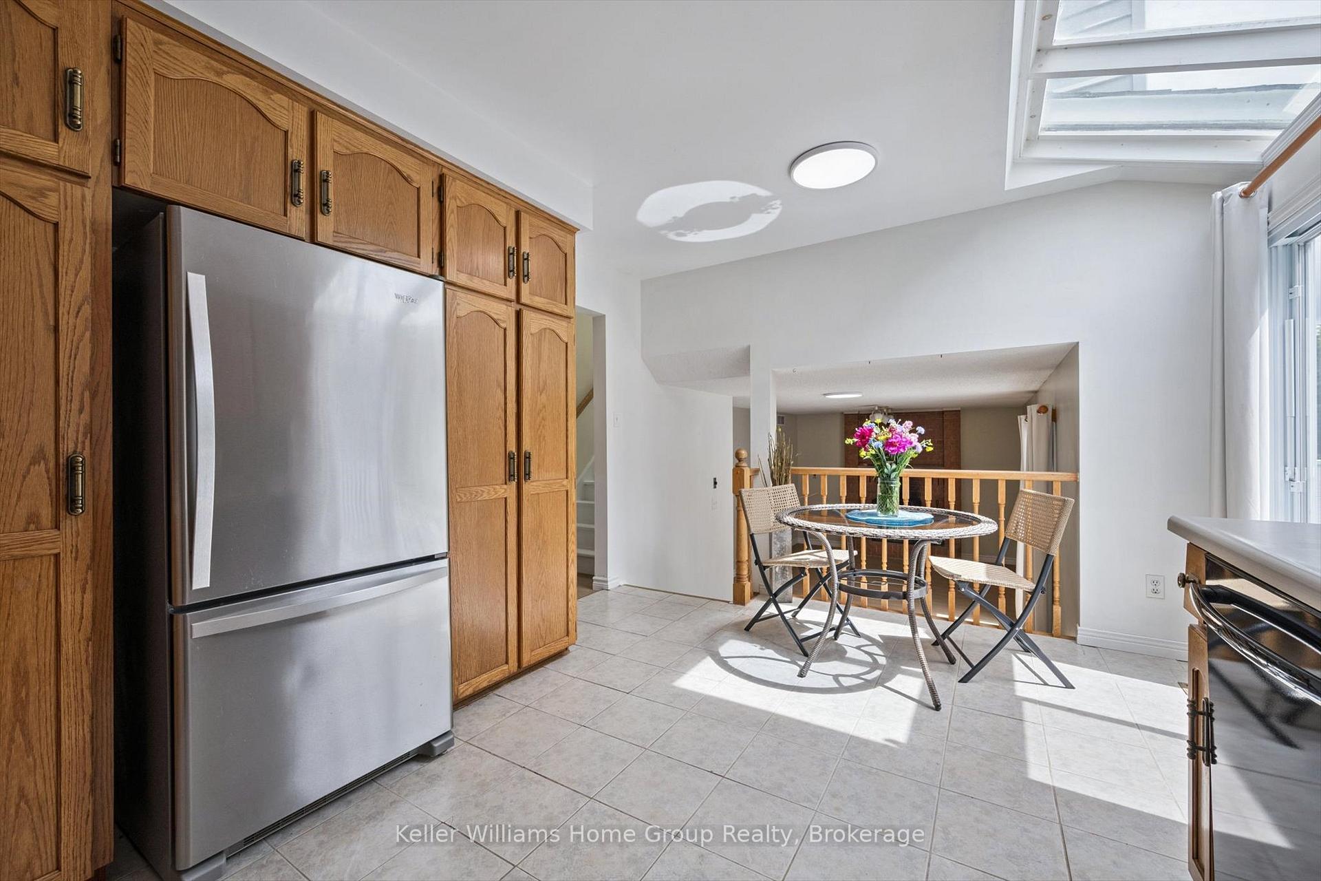 Photo 14 of 44 Greenwich Drive, Guelph, Willow West/Sugarbush/West Acres — HOMEH