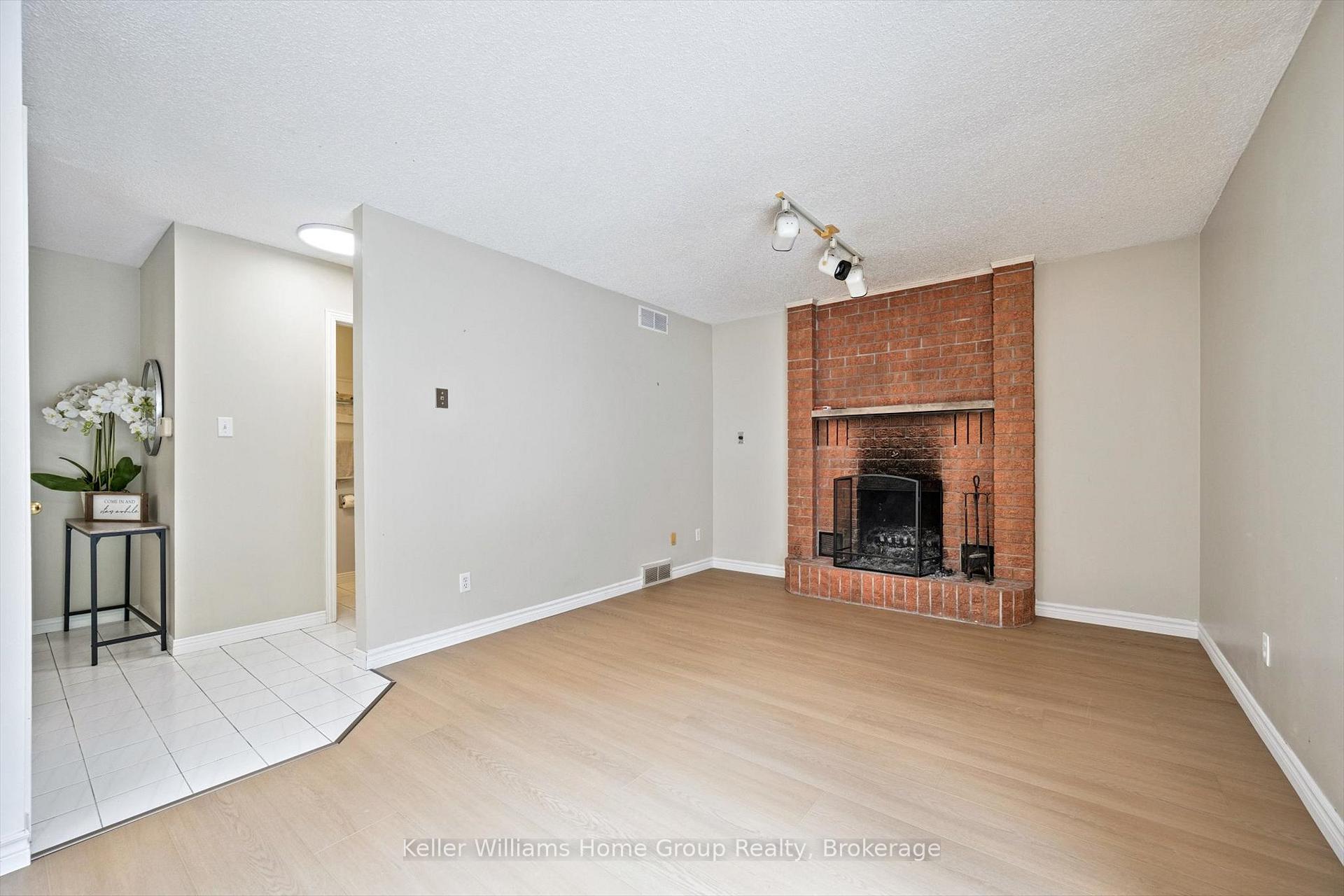 Photo 15 of 44 Greenwich Drive, Guelph, Willow West/Sugarbush/West Acres — HOMEH