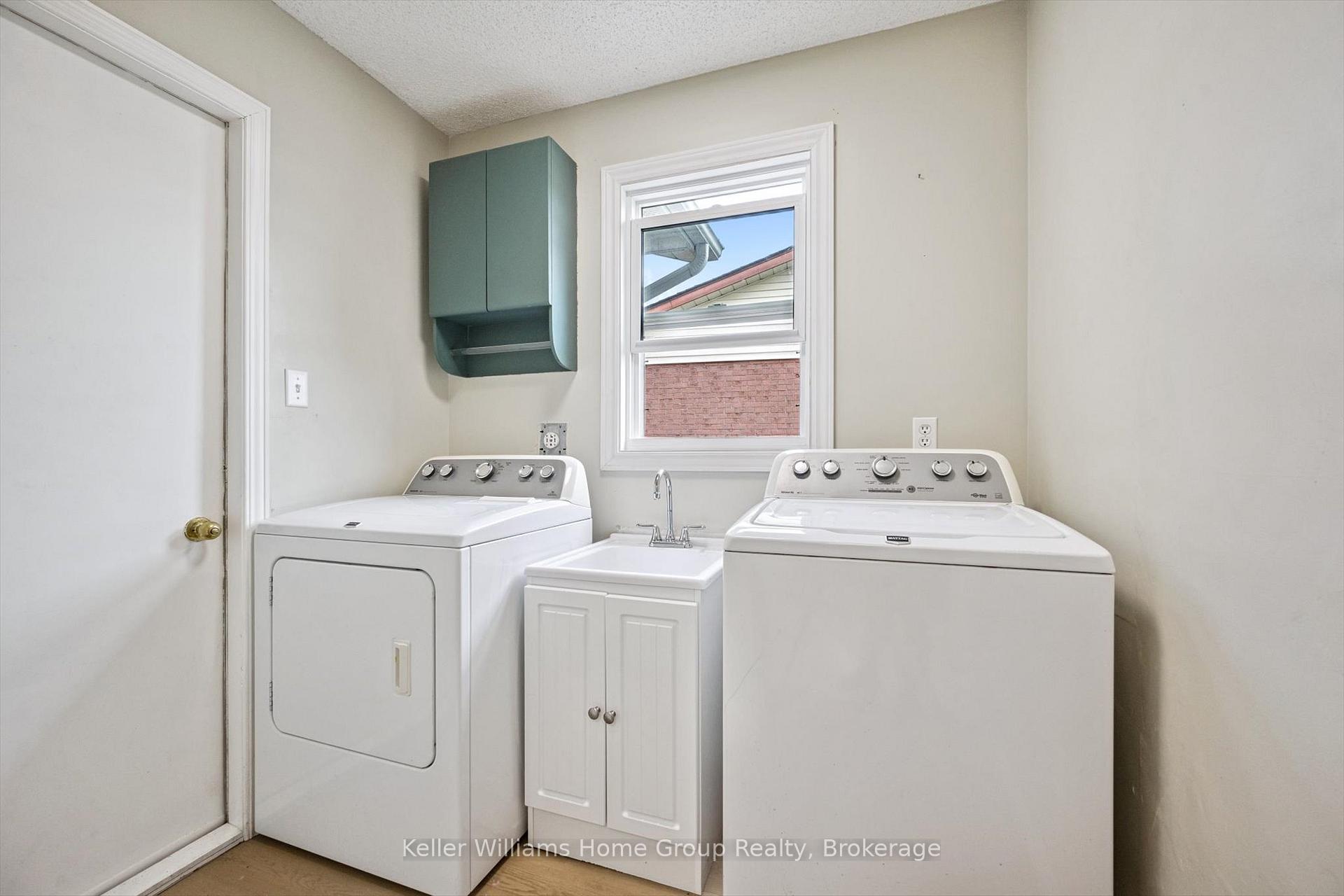 Photo 17 of 44 Greenwich Drive, Guelph, Willow West/Sugarbush/West Acres — HOMEH