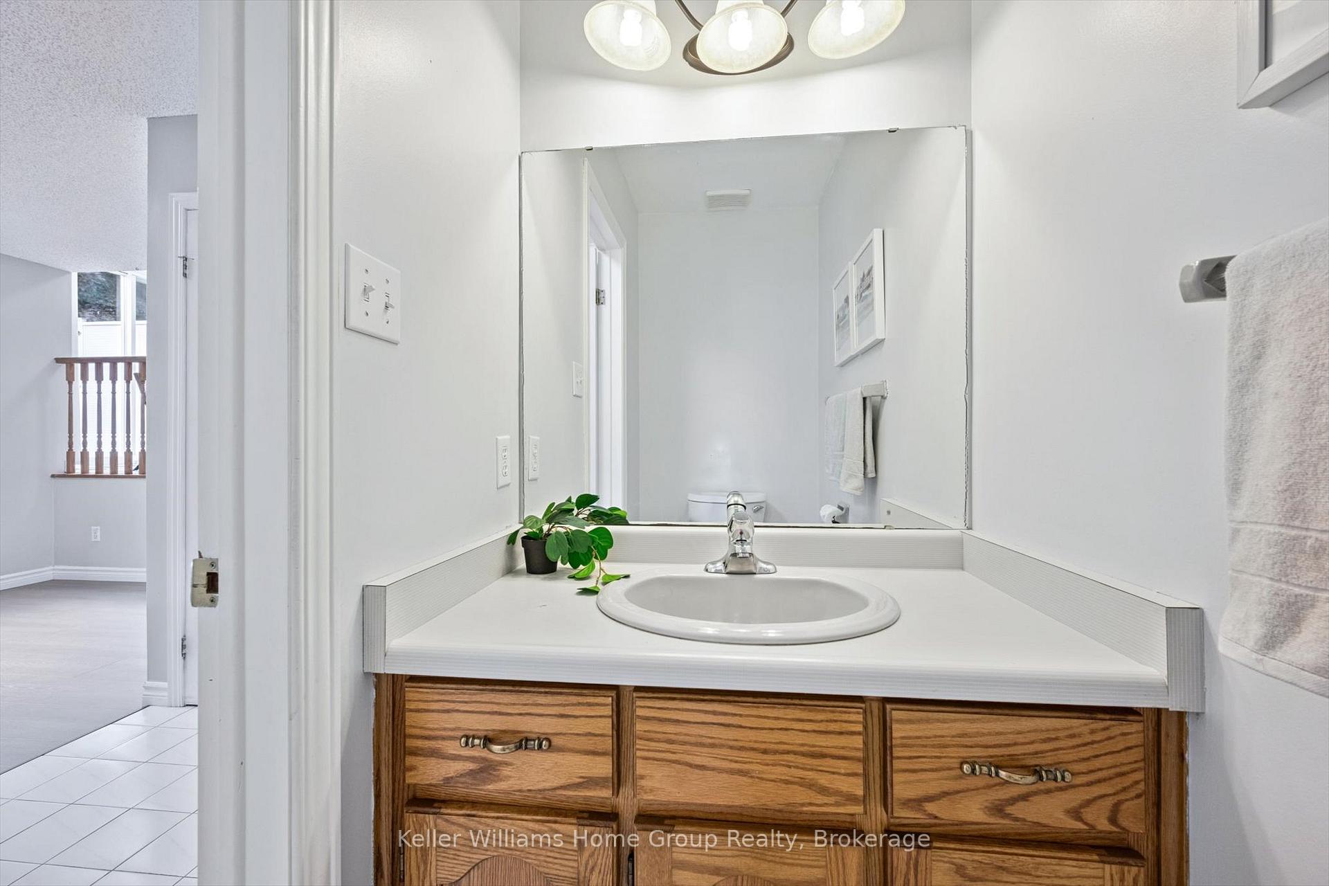 Photo 18 of 44 Greenwich Drive, Guelph, Willow West/Sugarbush/West Acres — HOMEH