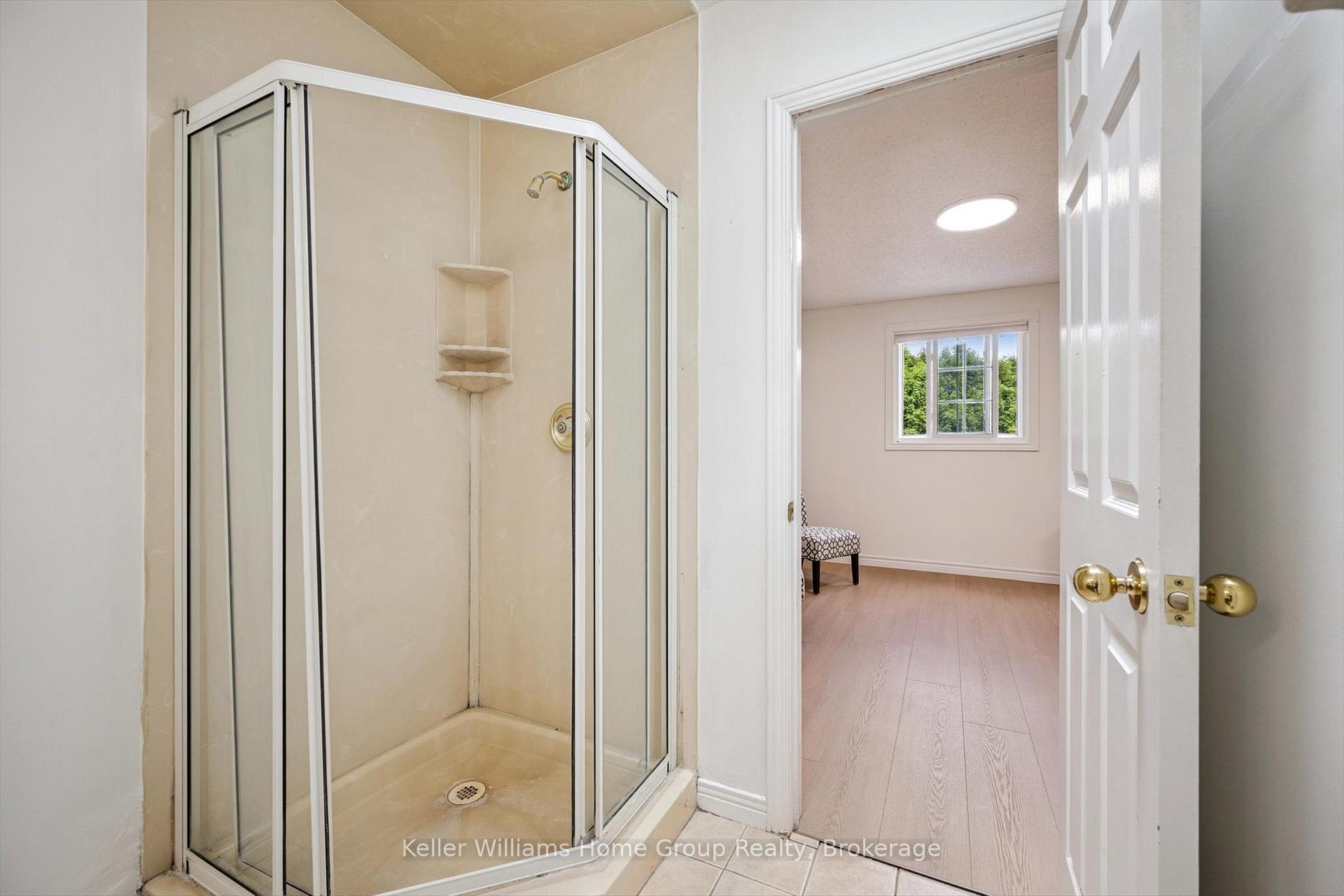 Photo 22 of 44 Greenwich Drive, Guelph, Willow West/Sugarbush/West Acres — HOMEH