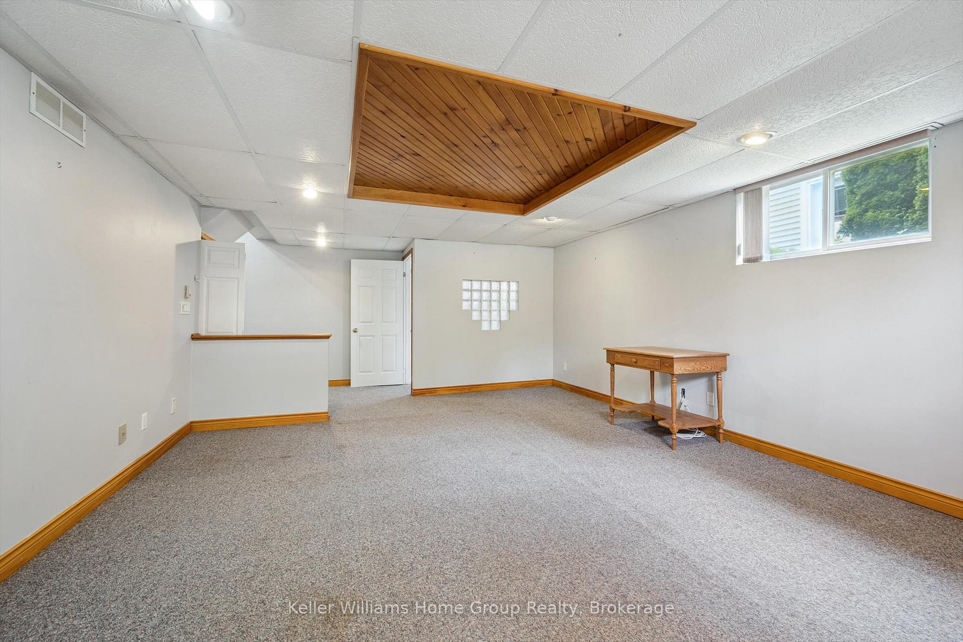 Photo 30 of 44 Greenwich Drive, Guelph, Willow West/Sugarbush/West Acres — HOMEH
