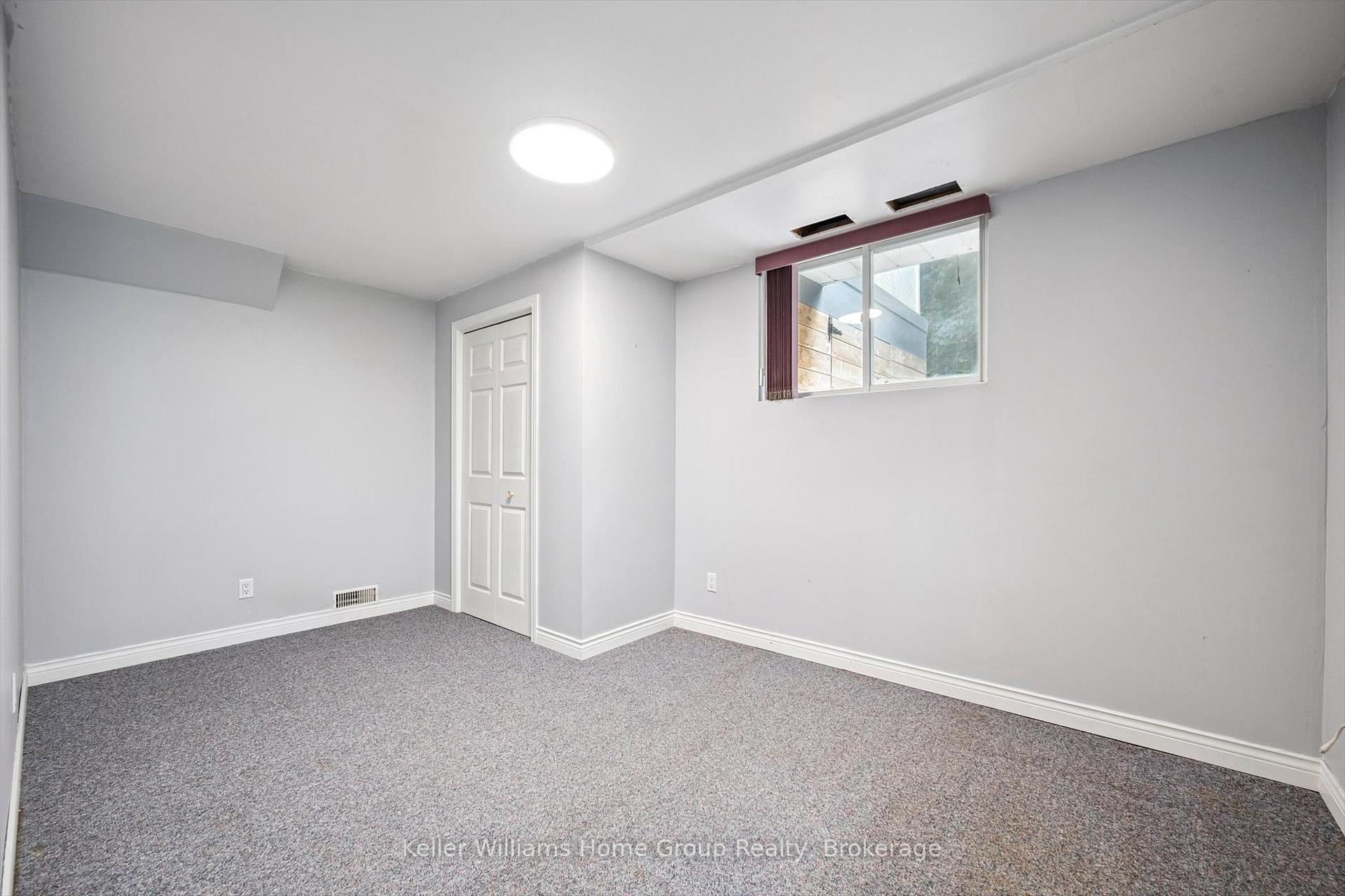 Photo 32 of 44 Greenwich Drive, Guelph, Willow West/Sugarbush/West Acres — HOMEH