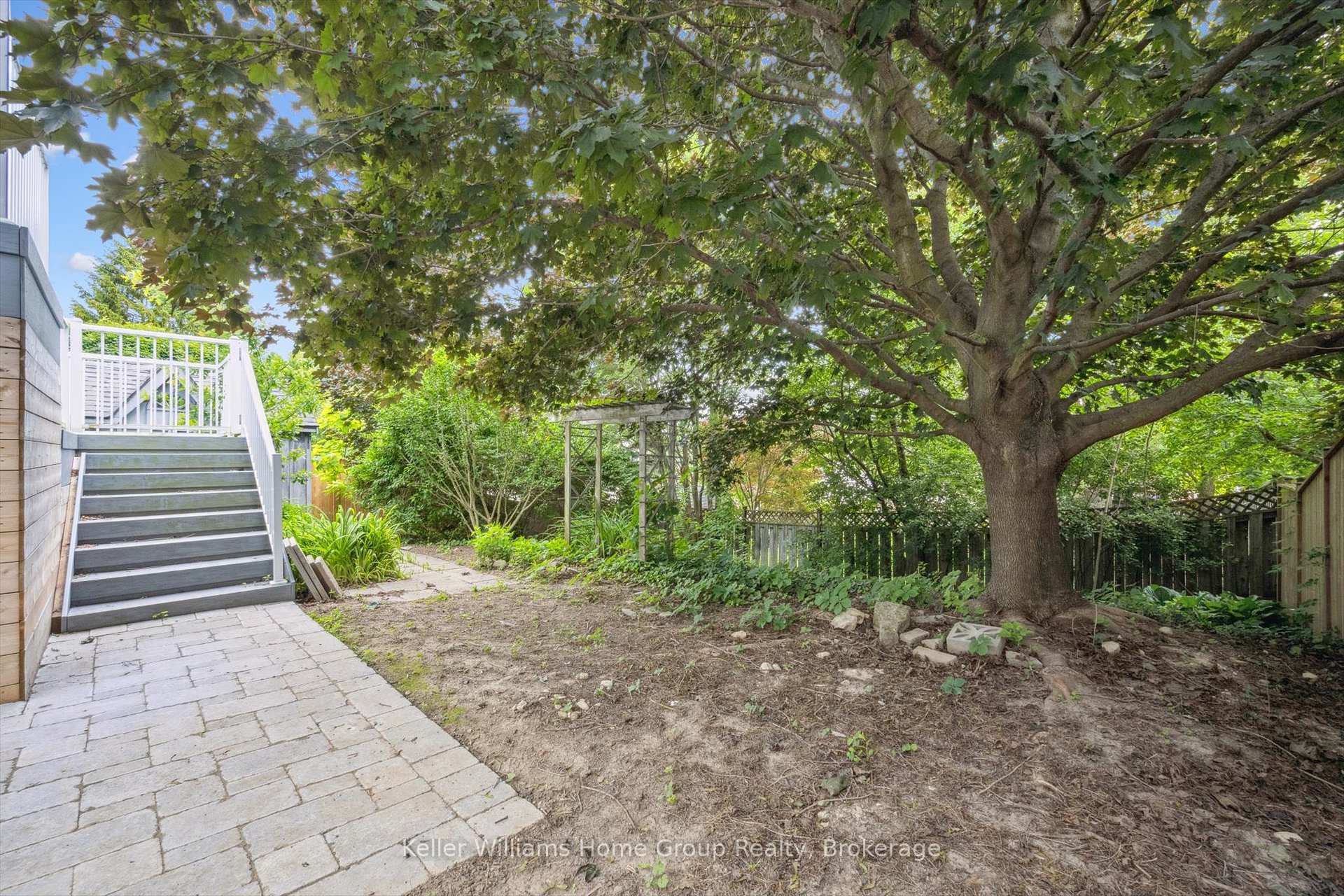 Photo 36 of 44 Greenwich Drive, Guelph, Willow West/Sugarbush/West Acres — HOMEH