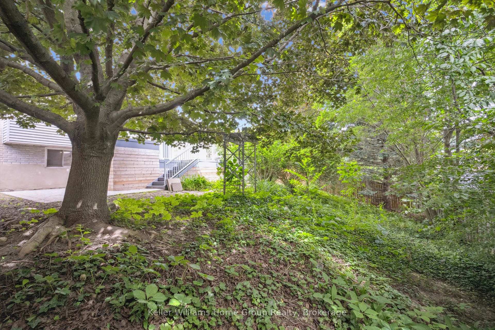 Photo 40 of 44 Greenwich Drive, Guelph, Willow West/Sugarbush/West Acres — HOMEH