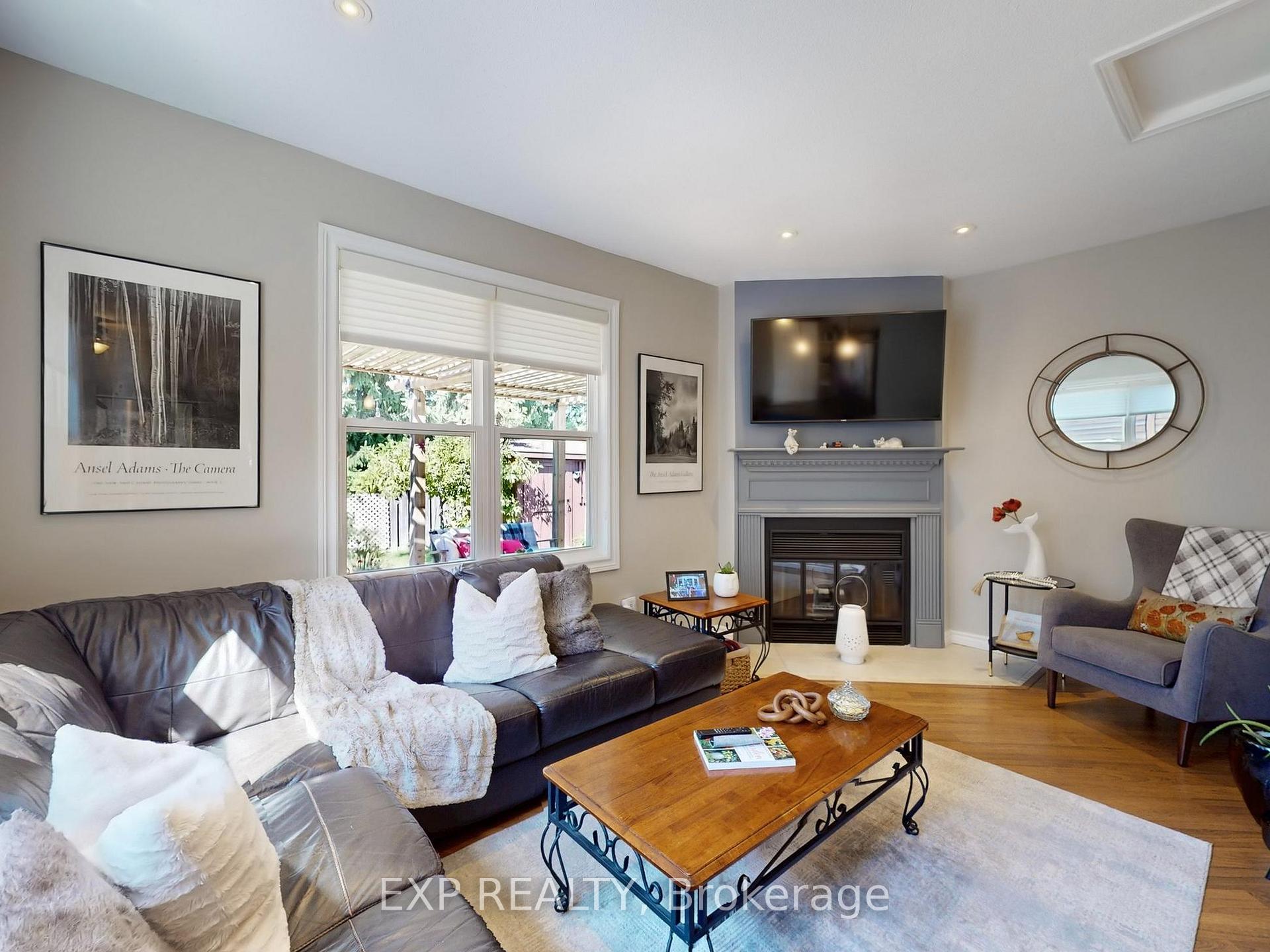 Photo 3 of 21 Lyndale Crescent, Clarington, Courtice — HOMEH