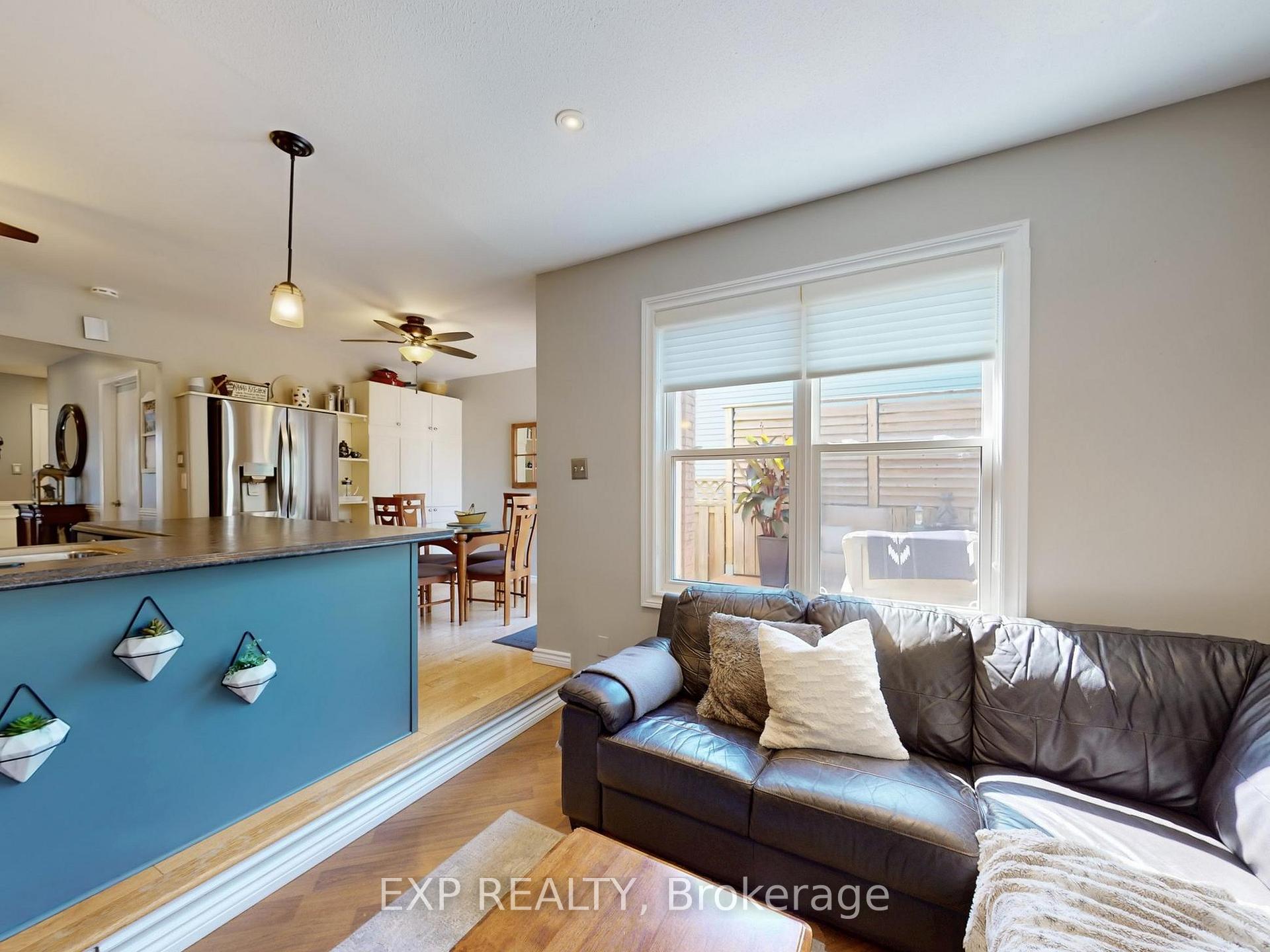 Photo 4 of 21 Lyndale Crescent, Clarington, Courtice — HOMEH