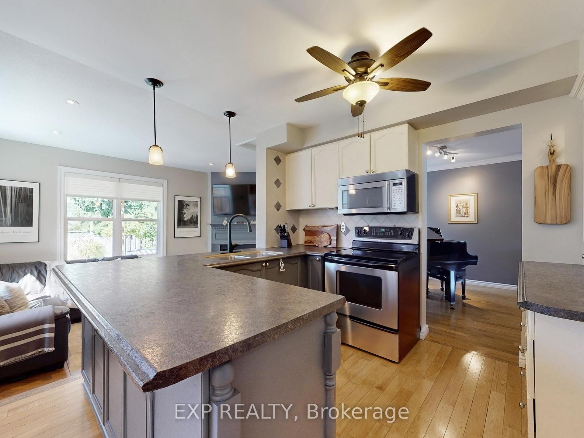 Photo 5 of 21 Lyndale Crescent, Clarington, Courtice — HOMEH