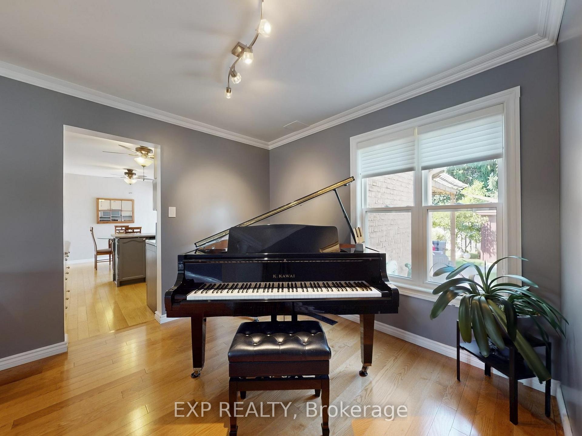 Photo 8 of 21 Lyndale Crescent, Clarington, Courtice — HOMEH