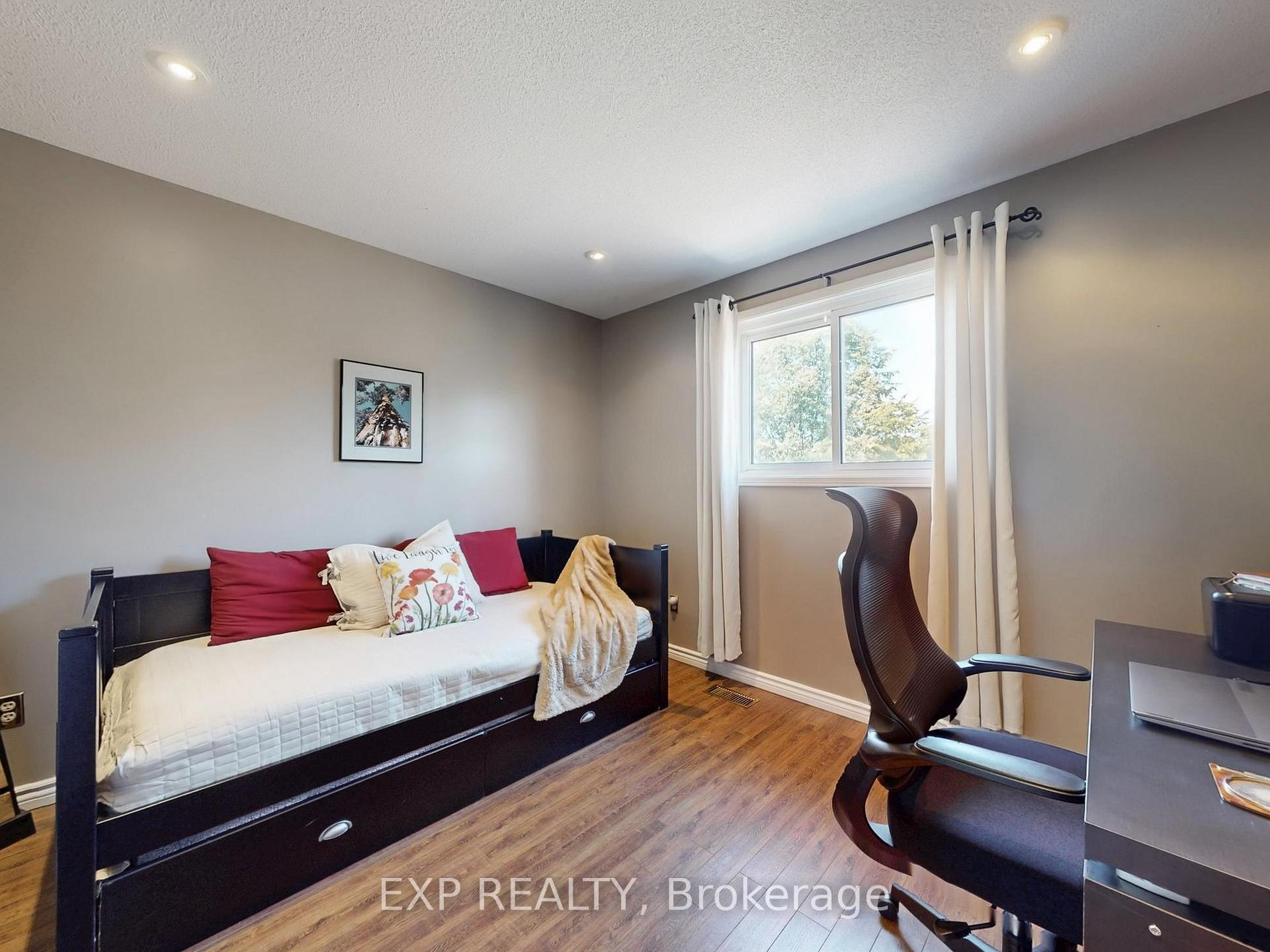 Photo 14 of 21 Lyndale Crescent, Clarington, Courtice — HOMEH
