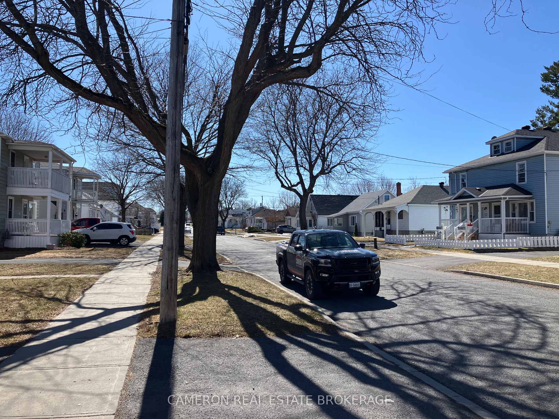 Photo 3 of 525-527 Carleton Street, Cornwall — HOMEH