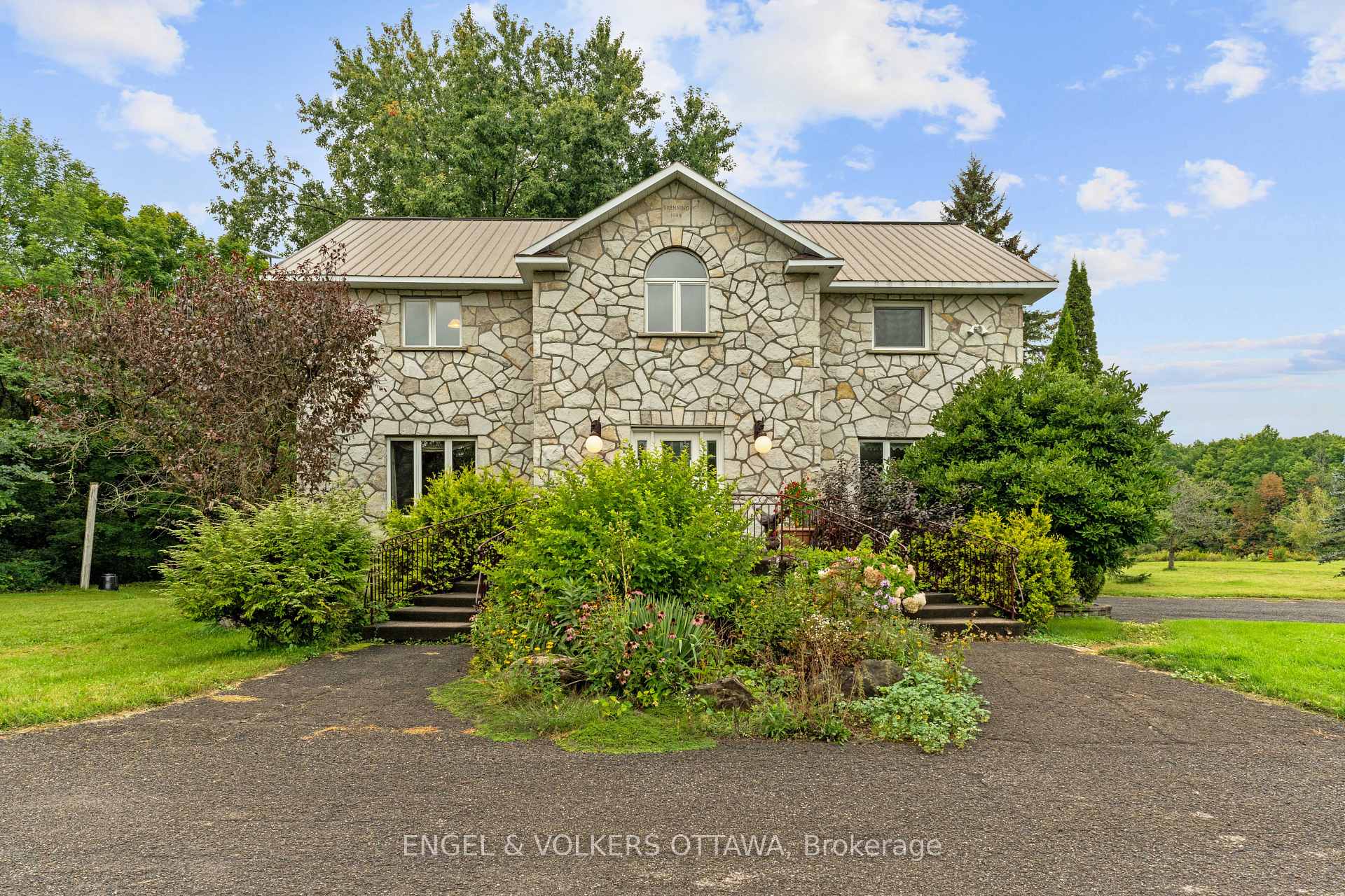Photo 2 of 2062 Greys Creek Road, Ottawa, Osgoode Twp North of Reg Rd 6 — HOMEH