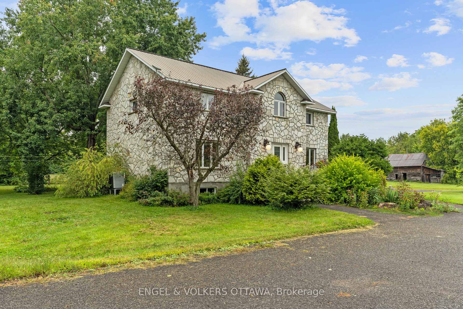 Photo 3 of 2062 Greys Creek Road, Ottawa, Osgoode Twp North of Reg Rd 6 — HOMEH