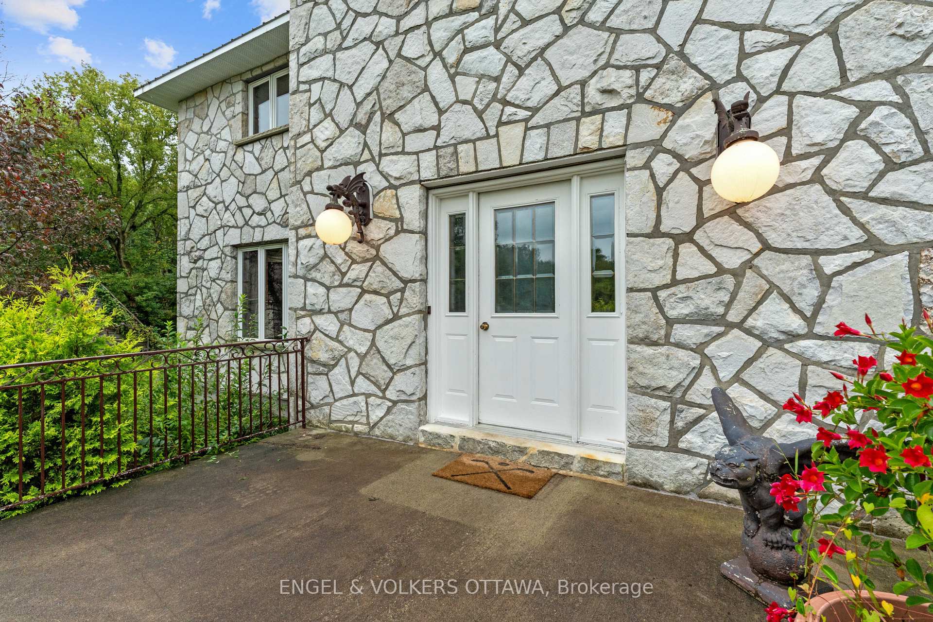 Photo 4 of 2062 Greys Creek Road, Ottawa, Osgoode Twp North of Reg Rd 6 — HOMEH