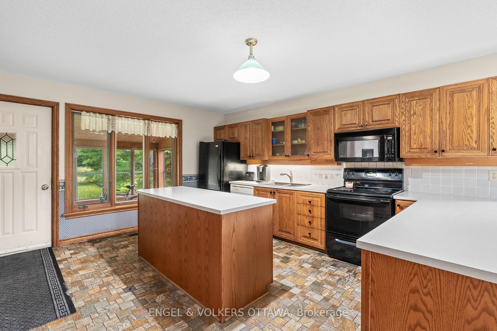 Photo 12 of 2062 Greys Creek Road, Ottawa, Osgoode Twp North of Reg Rd 6 — HOMEH