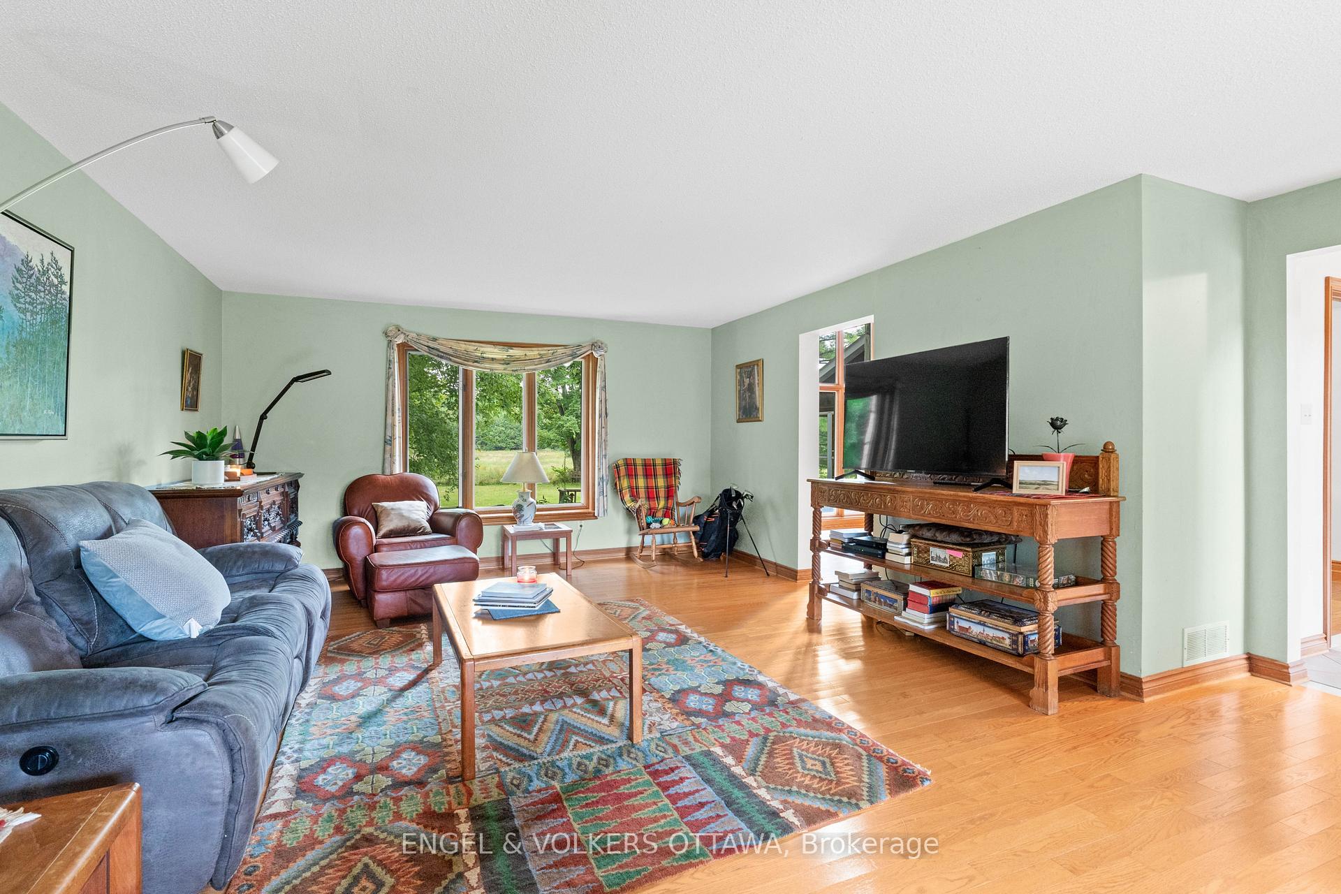 Photo 18 of 2062 Greys Creek Road, Ottawa, Osgoode Twp North of Reg Rd 6 — HOMEH