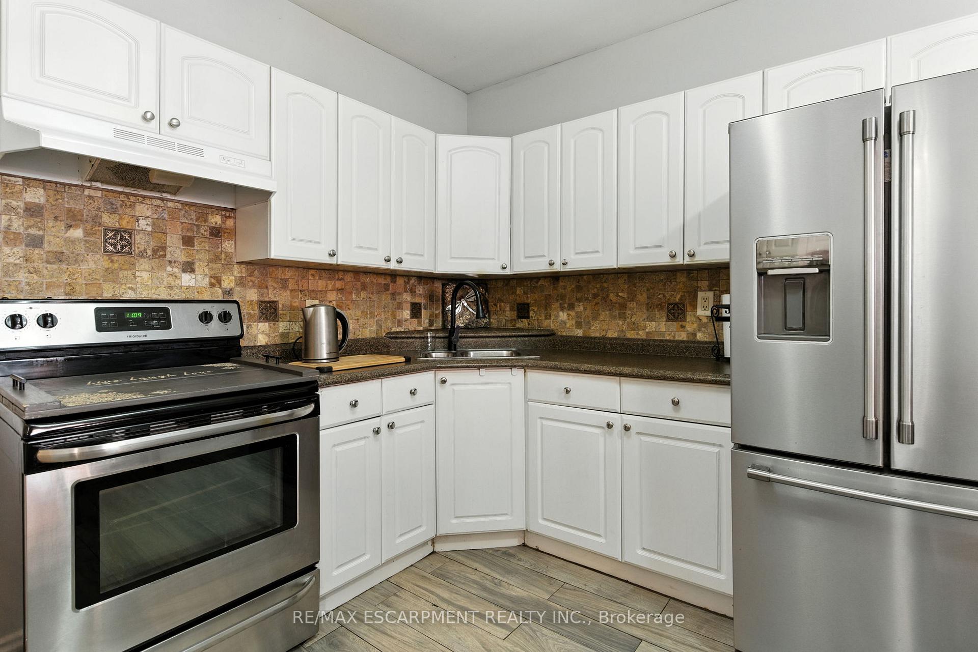 Photo 11 of 487 Catharine Street N, Hamilton, North End — HOMEH
