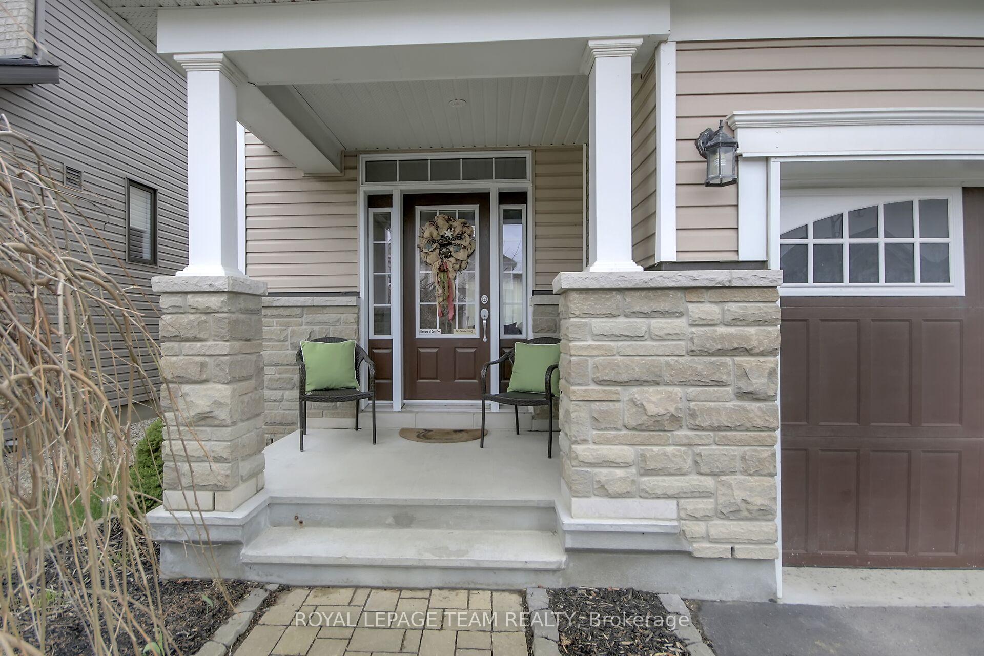 Photo 2 of 204 Piazza Circle, Ottawa, Barrhaven - Strandherd — HOMEH