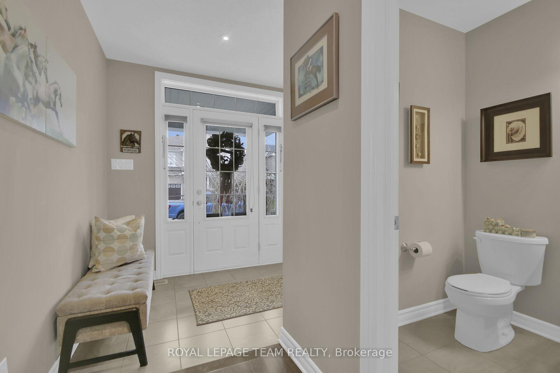 Photo 3 of 204 Piazza Circle, Ottawa, Barrhaven - Strandherd — HOMEH