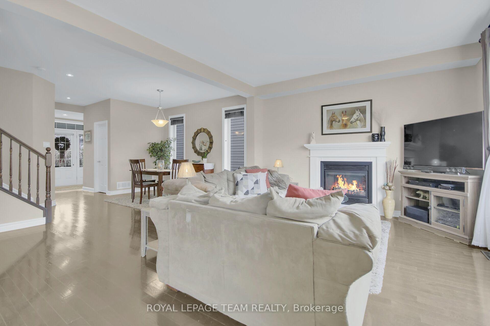 Photo 9 of 204 Piazza Circle, Ottawa, Barrhaven - Strandherd — HOMEH