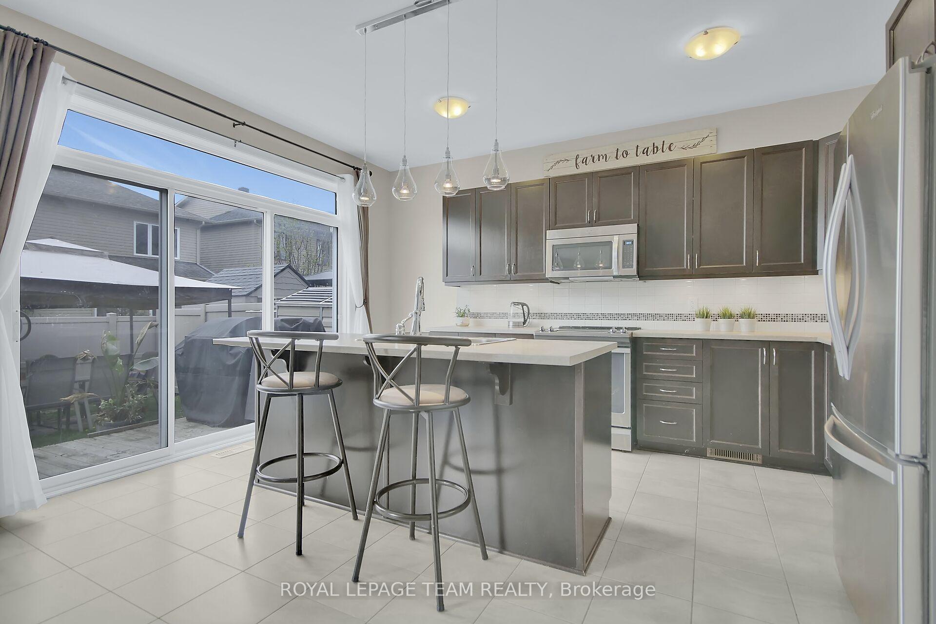 Photo 10 of 204 Piazza Circle, Ottawa, Barrhaven - Strandherd — HOMEH