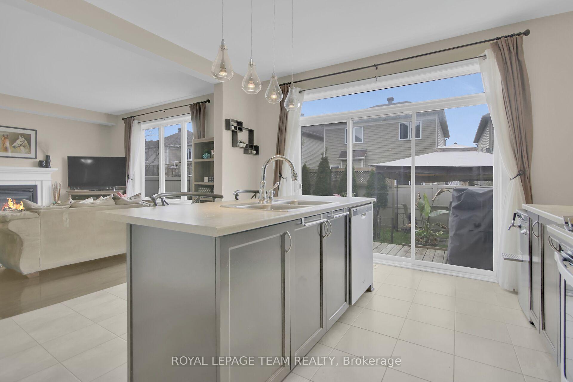 Photo 11 of 204 Piazza Circle, Ottawa, Barrhaven - Strandherd — HOMEH