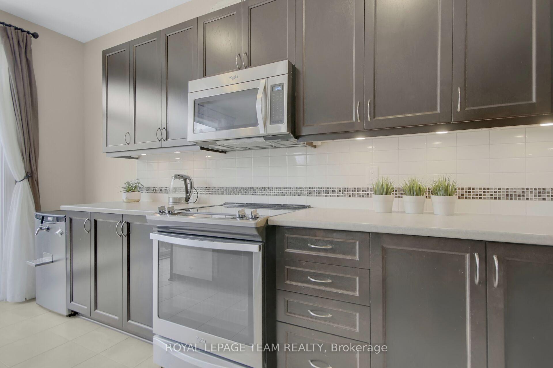 Photo 13 of 204 Piazza Circle, Ottawa, Barrhaven - Strandherd — HOMEH