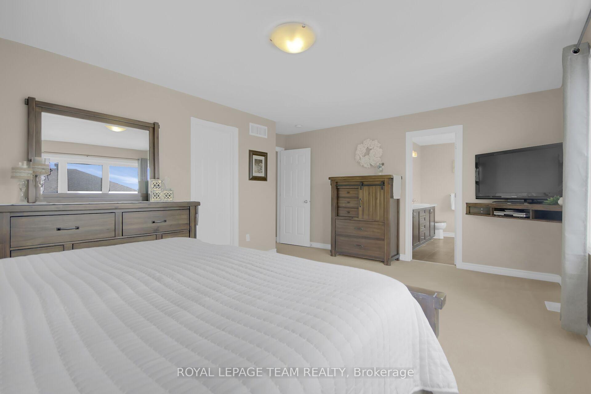Photo 18 of 204 Piazza Circle, Ottawa, Barrhaven - Strandherd — HOMEH